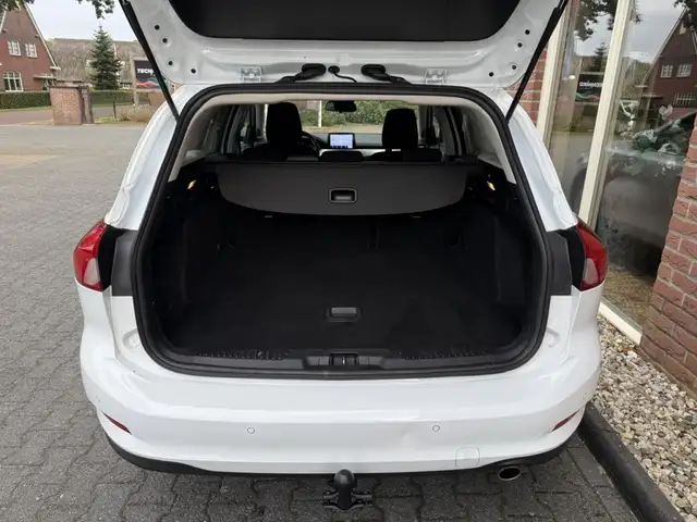 Ford Focus view 6