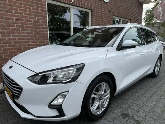 Ford Focus view 12