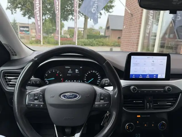 Ford Focus view 8