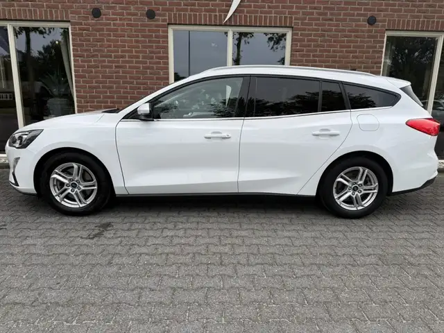 Ford Focus view 2