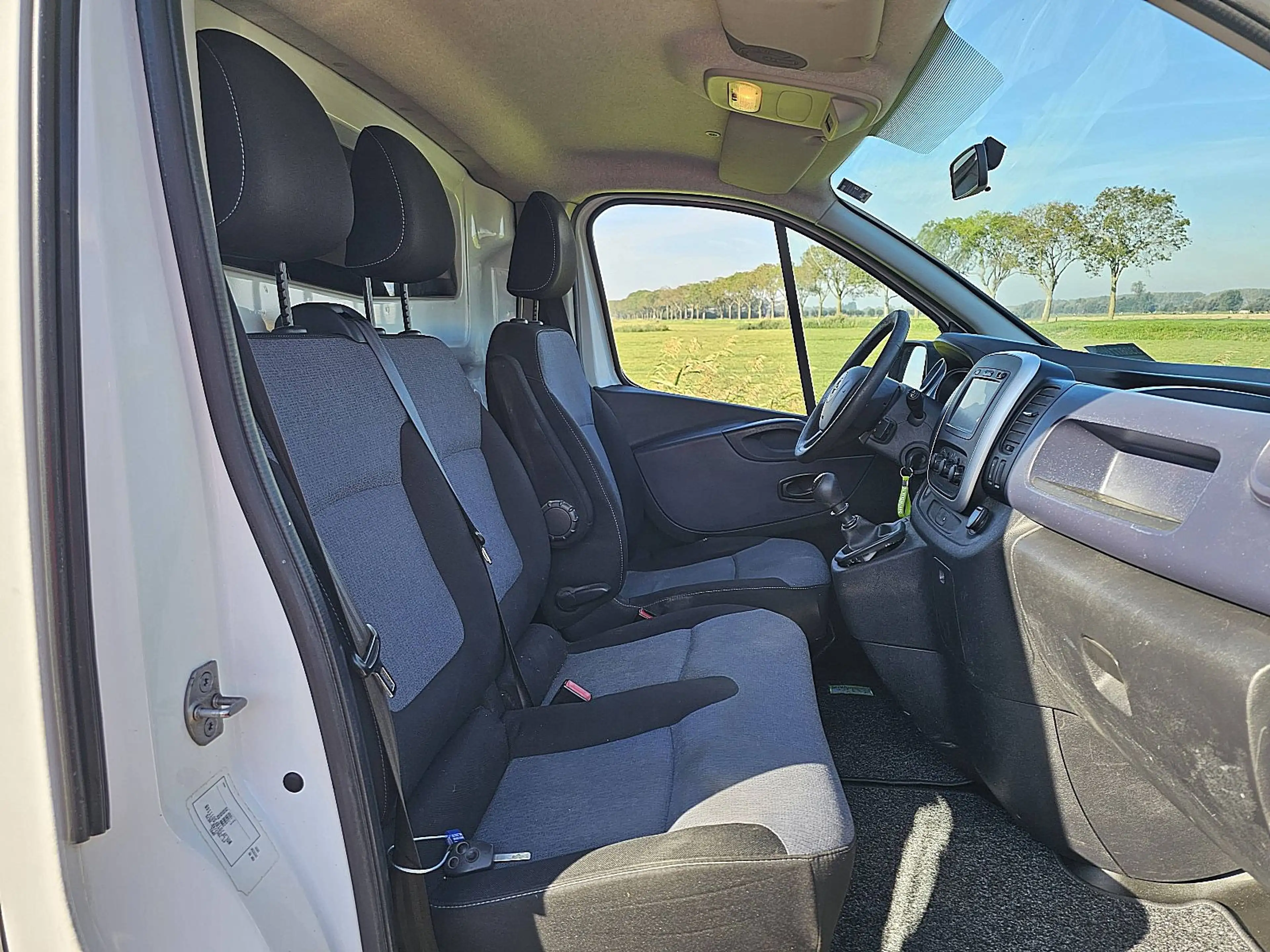 Opel Vivaro — photo 7