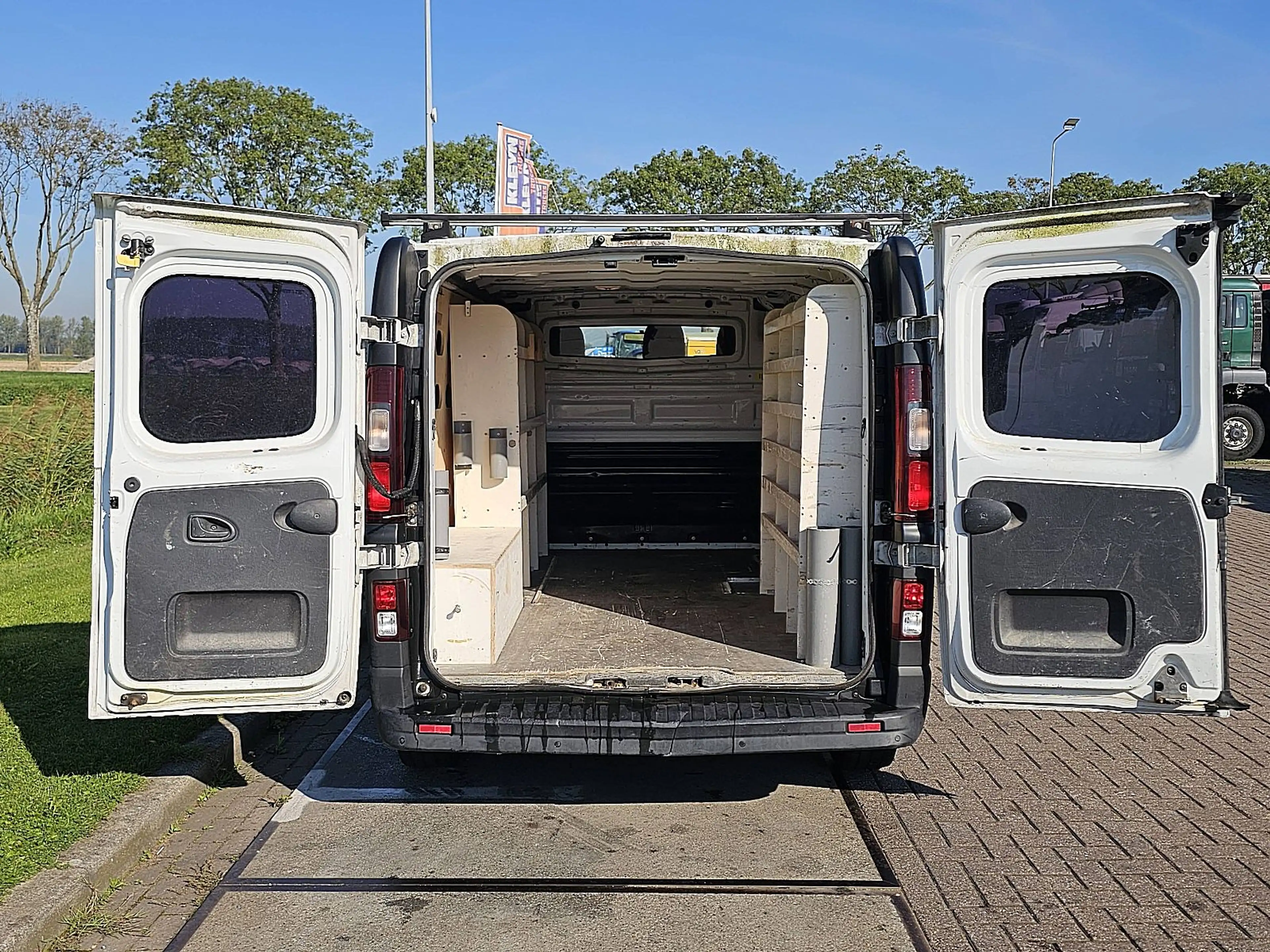 Opel Vivaro — photo 14
