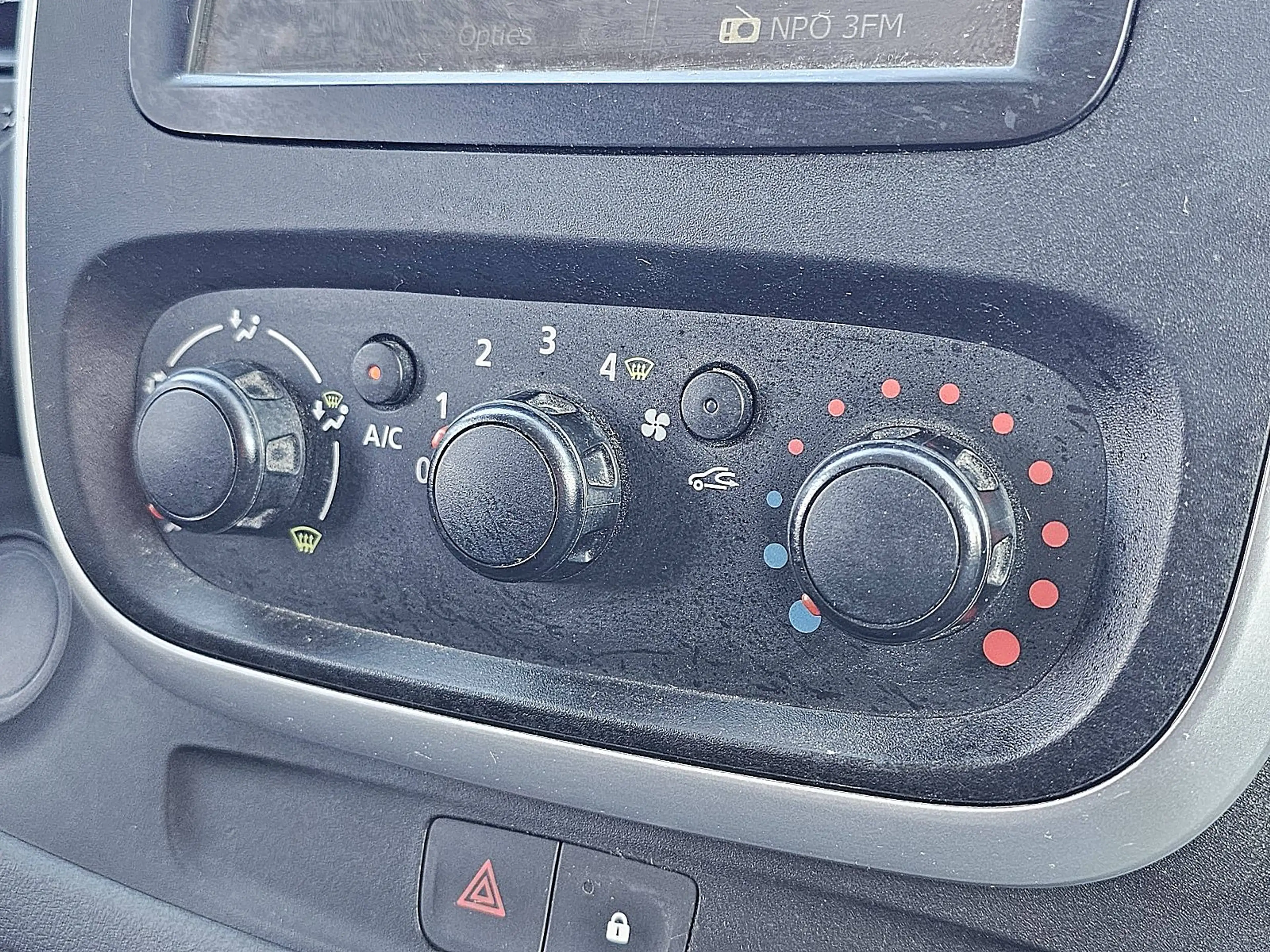 Opel Vivaro — photo 13