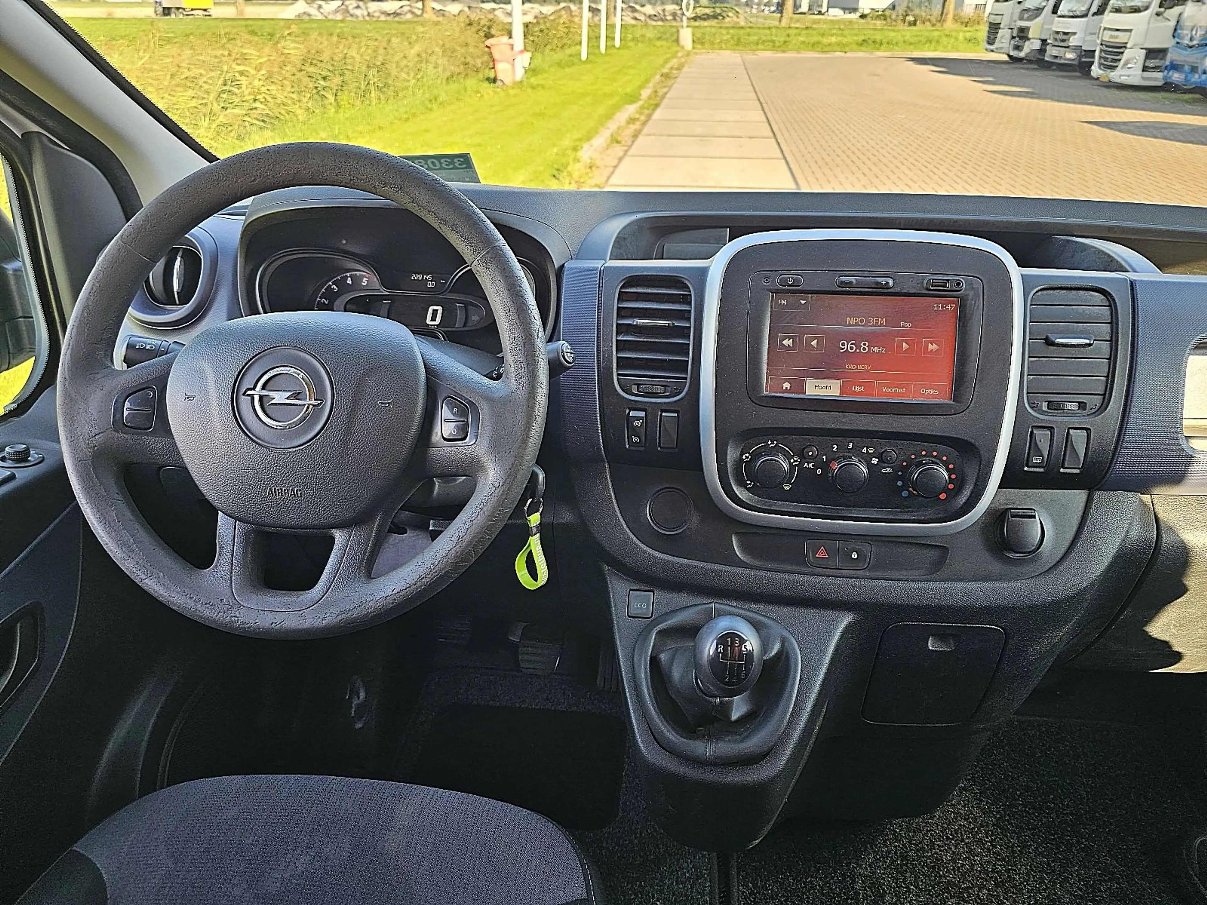 Opel Vivaro — photo 8