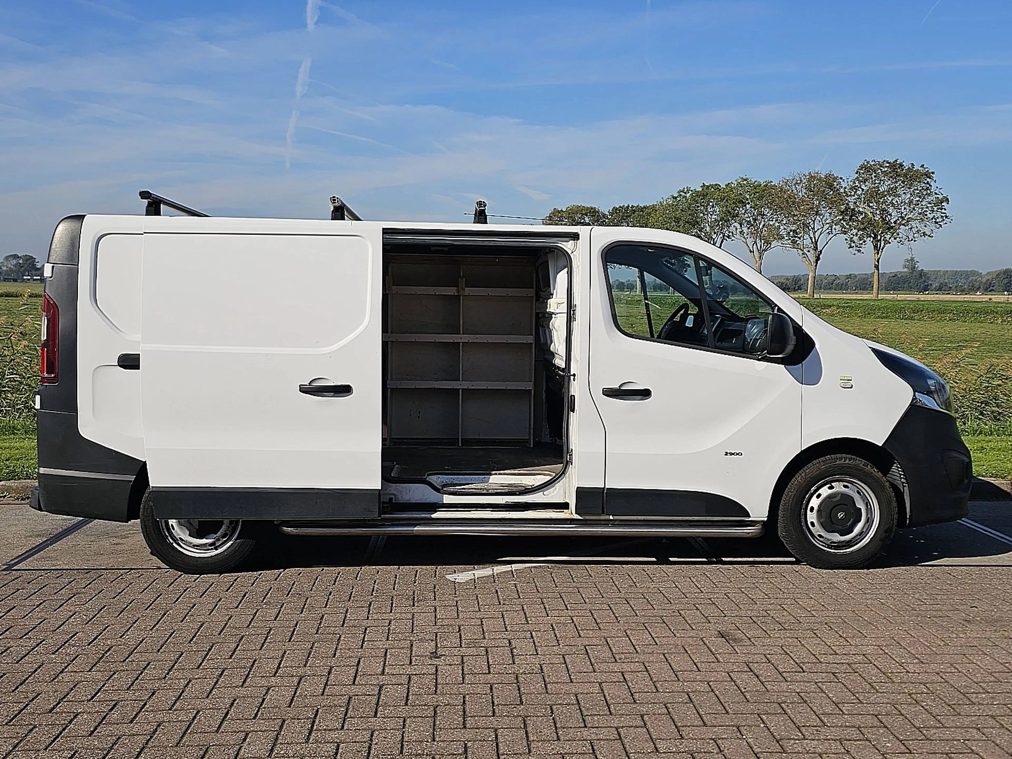 Opel Vivaro — photo 15