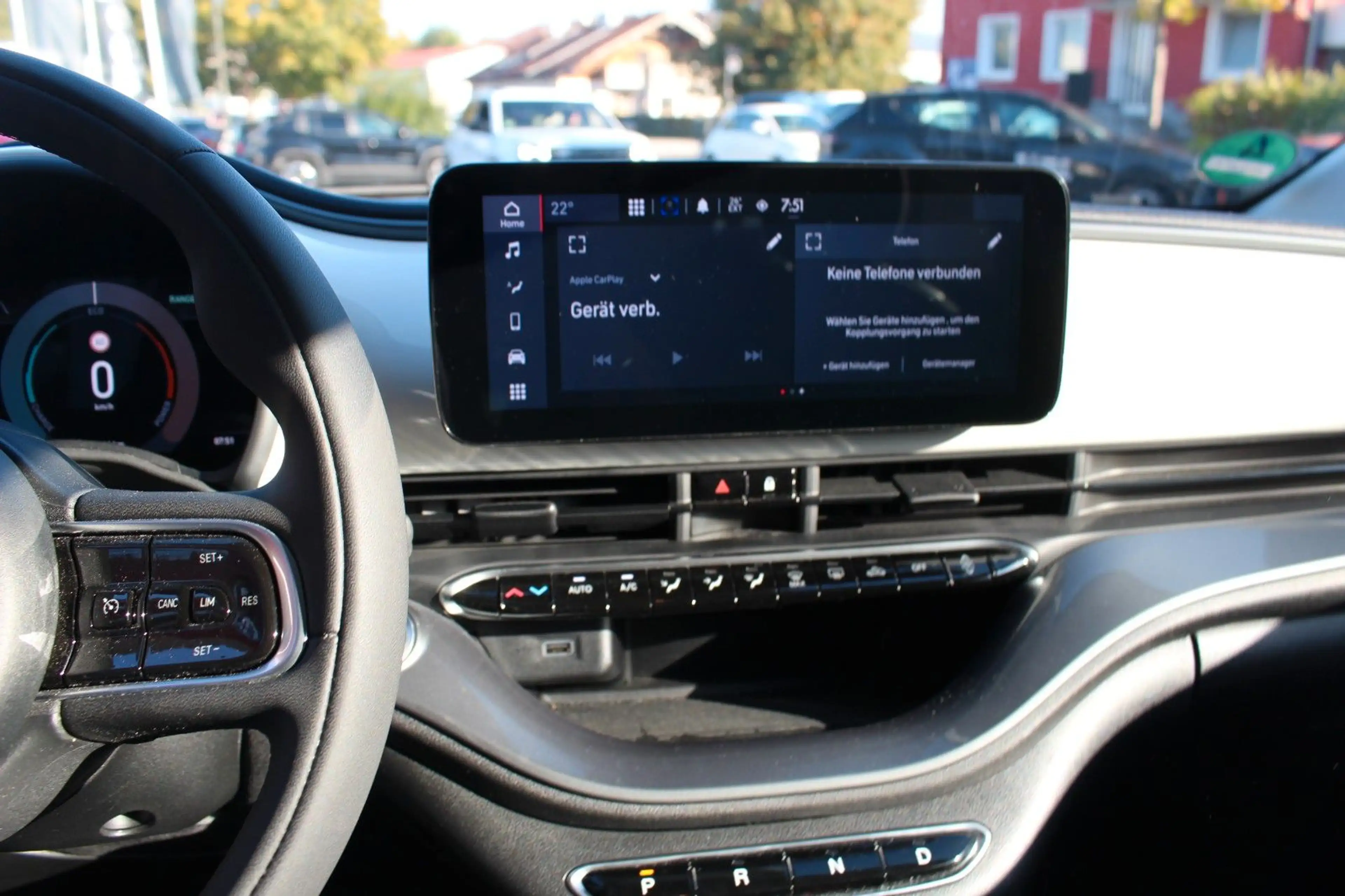 Fiat 500e CARPLAY/SOH 97,3% / 17" ALU — photo 11