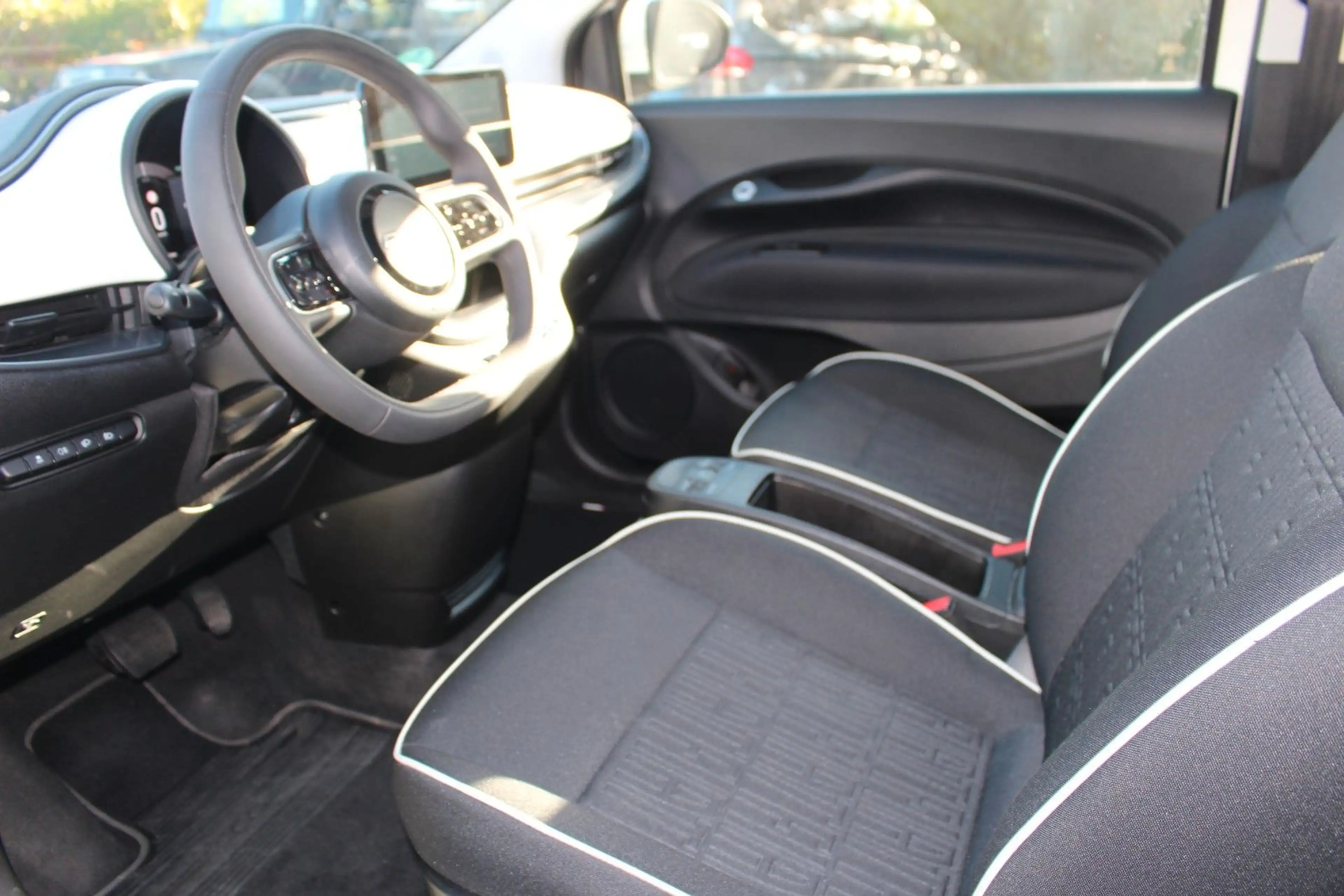 Fiat 500e CARPLAY/SOH 97,3% / 17" ALU — photo 9