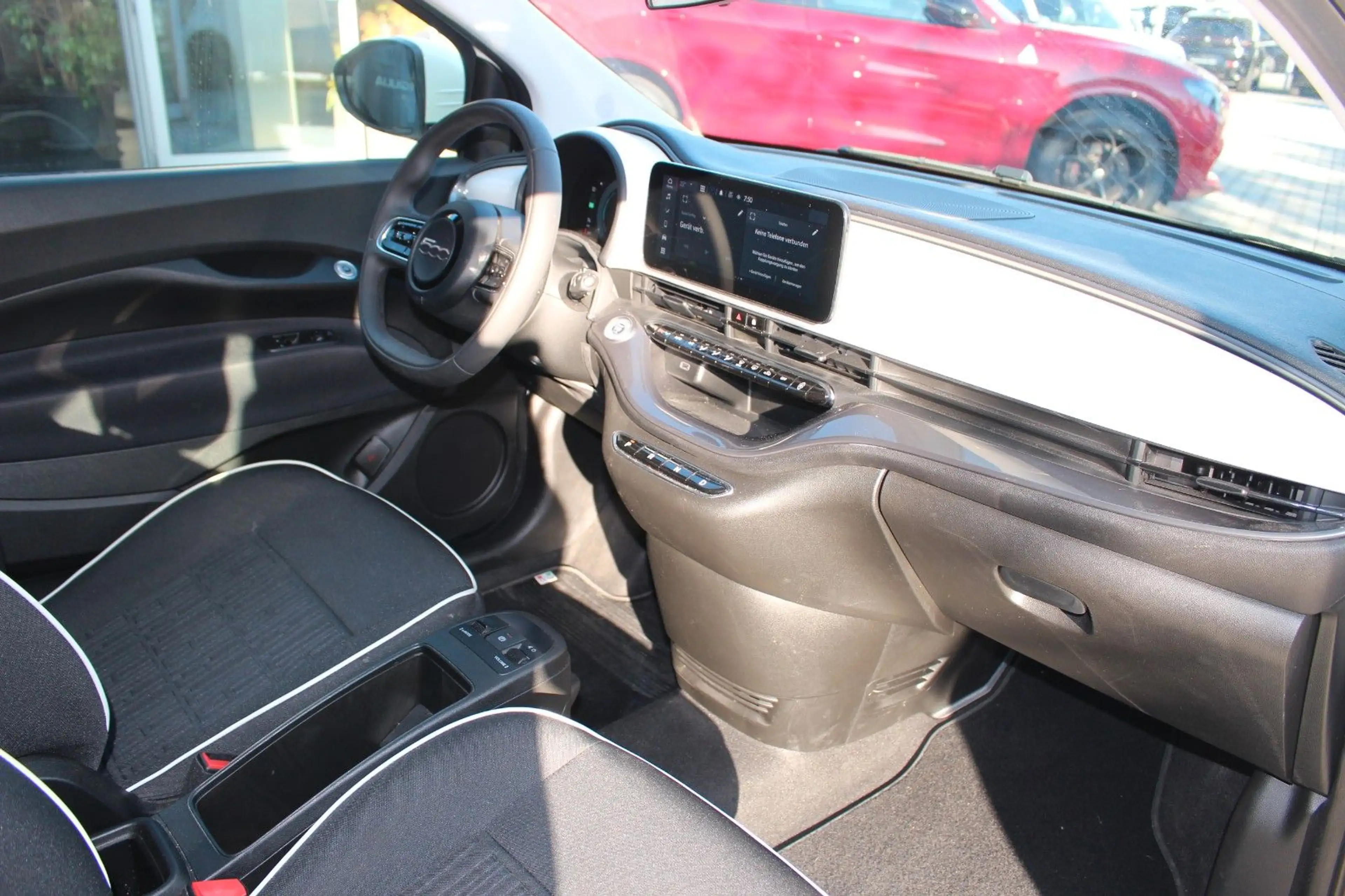 Fiat 500e CARPLAY/SOH 97,3% / 17" ALU — photo 6