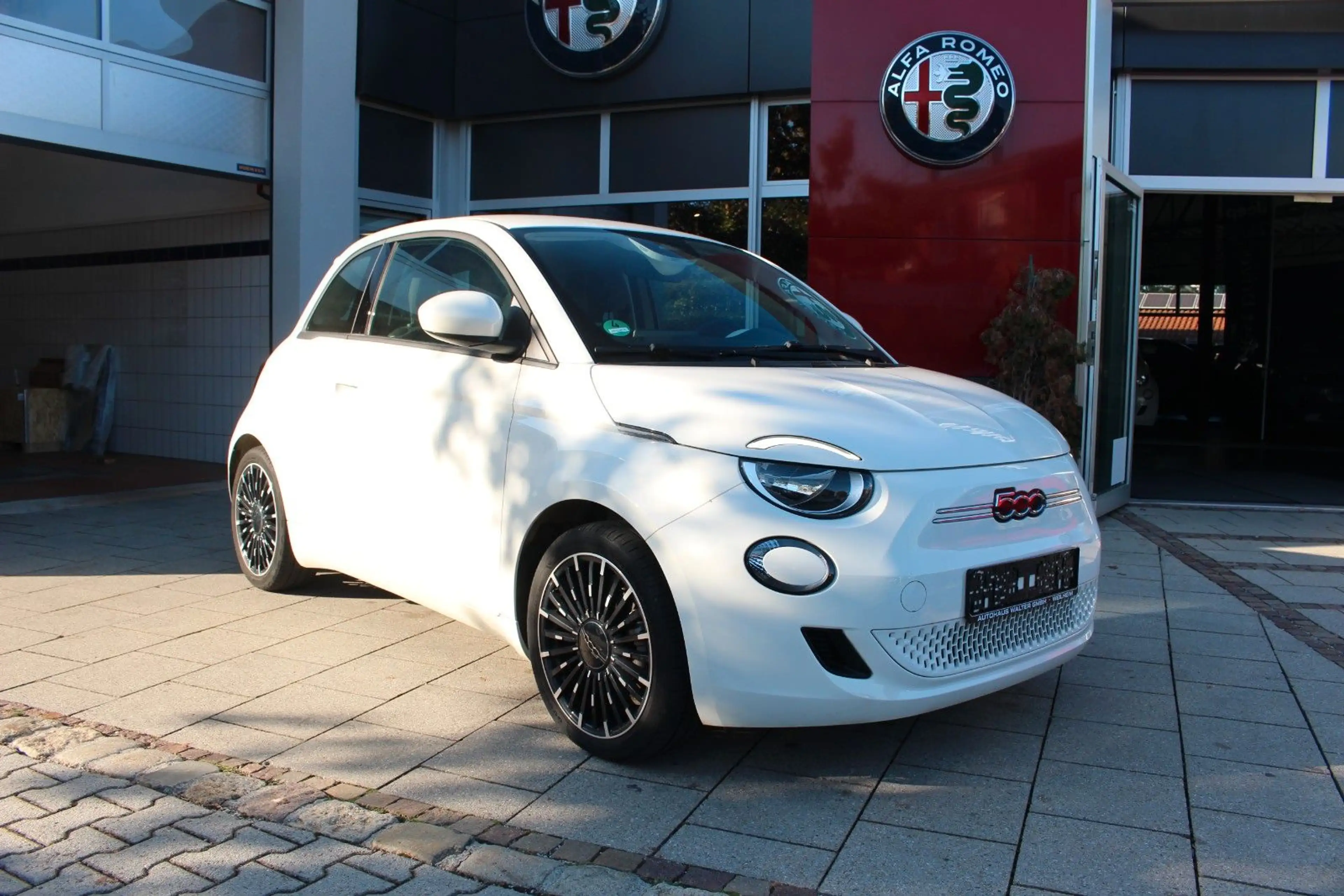 Fiat 500e CARPLAY/SOH 97,3% / 17" ALU — photo 4