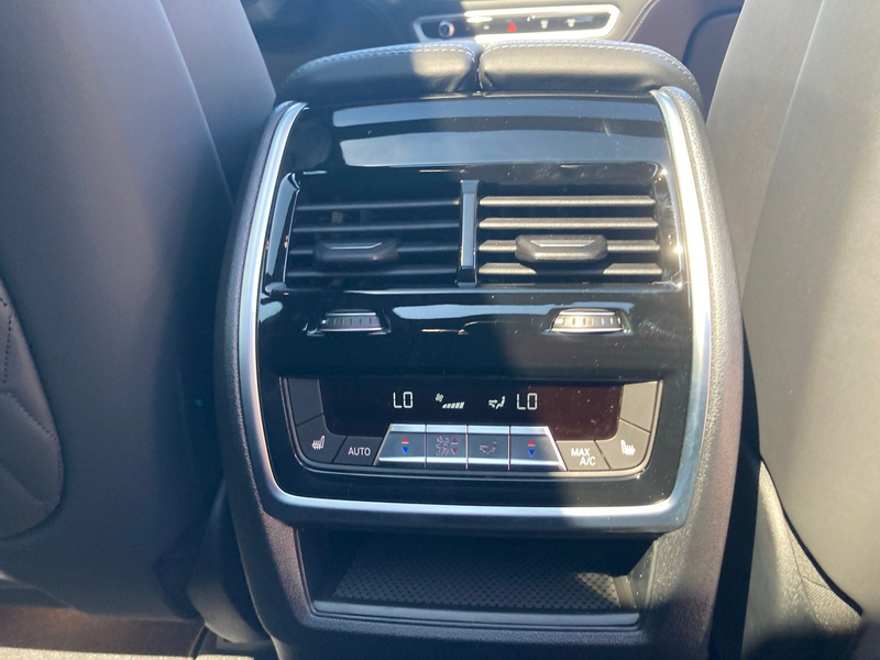 BMW X7 xDrive40d M Sportpaket B&W Surround DAB RFK — photo 14