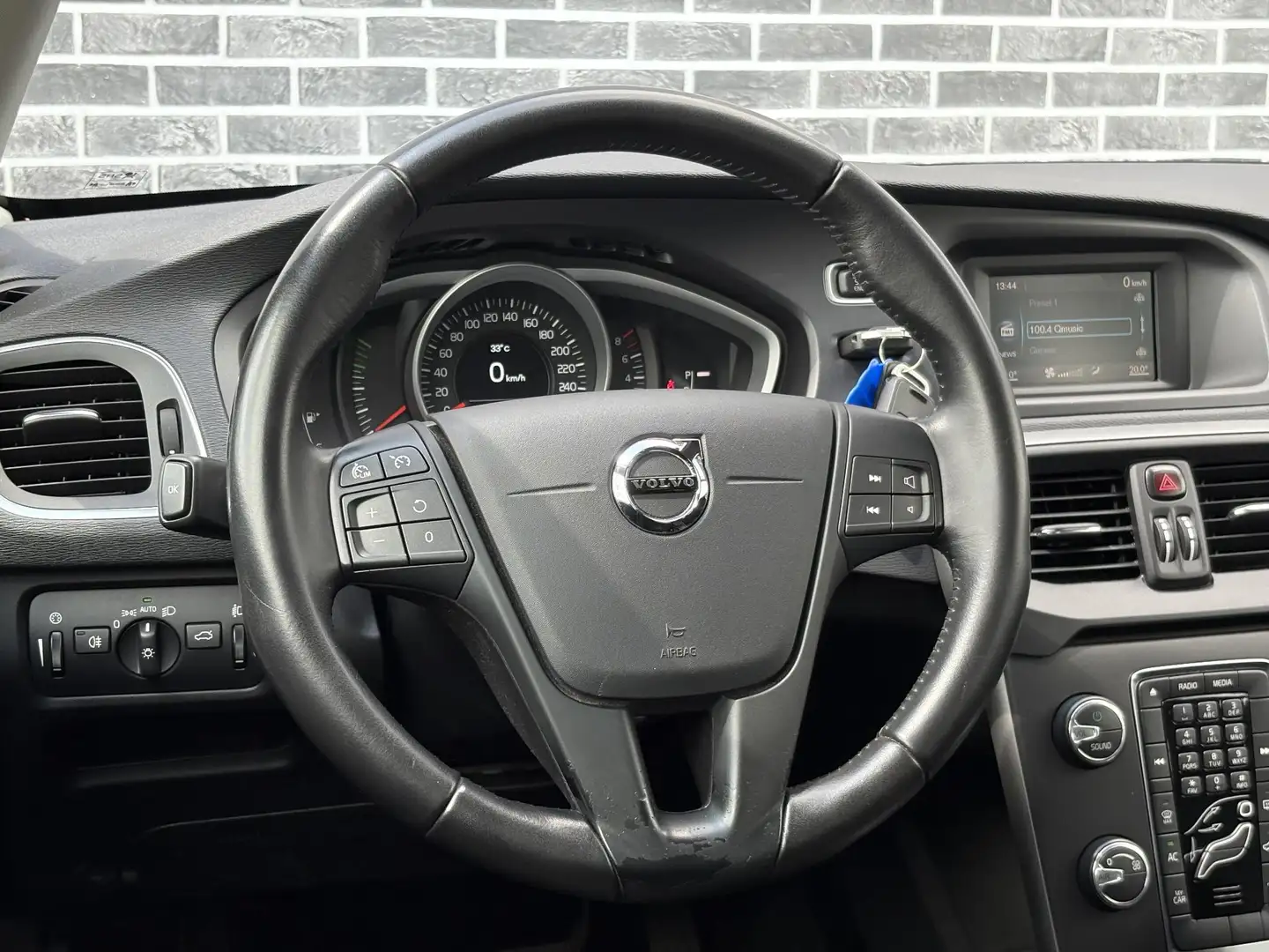 Volvo V40 1.5 T2 Kinetic | Trekhaak afneembaar | 16 Inch R-D Blauw - 2