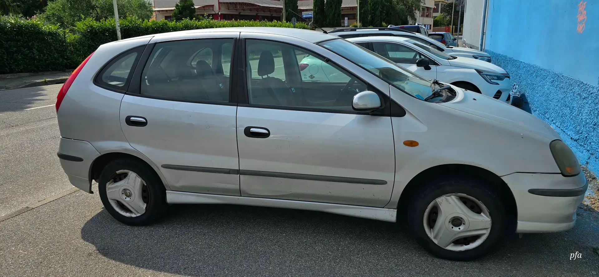 Nissan Tino Tino 1.8 ZX (luxury) Srebrny - 2