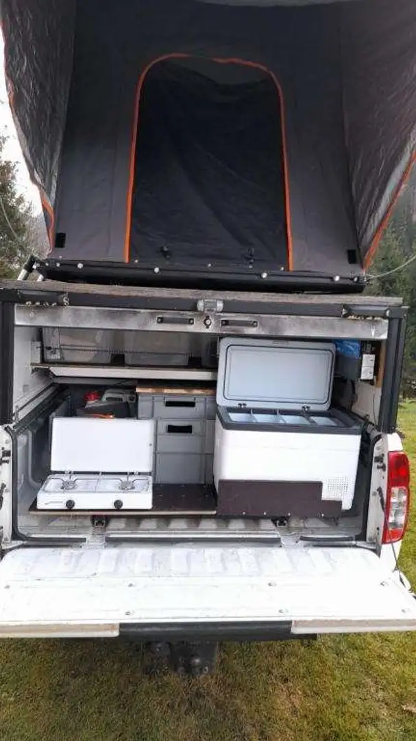 Nissan Pick Up Campervariante, Allrad, AHK, mit Dachzelt etc. Белый - 2
