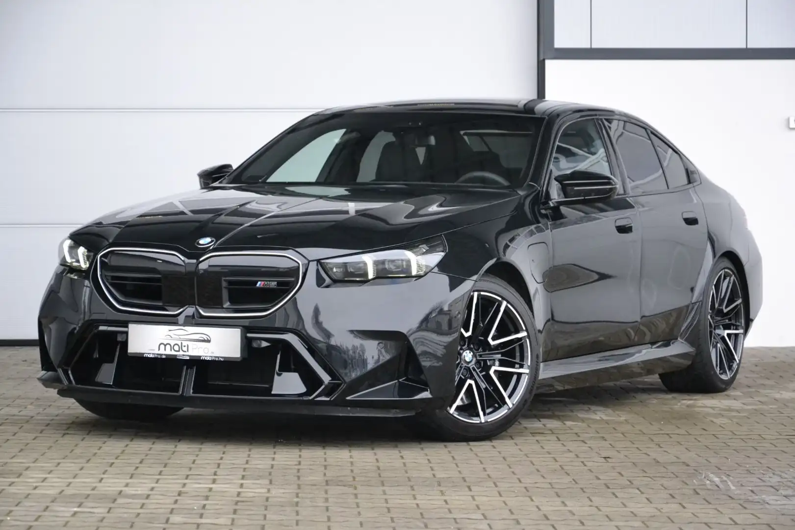 BMW M5 Limousine 360 PANO DR.ASS.PRO B&W AHK Noir - 2
