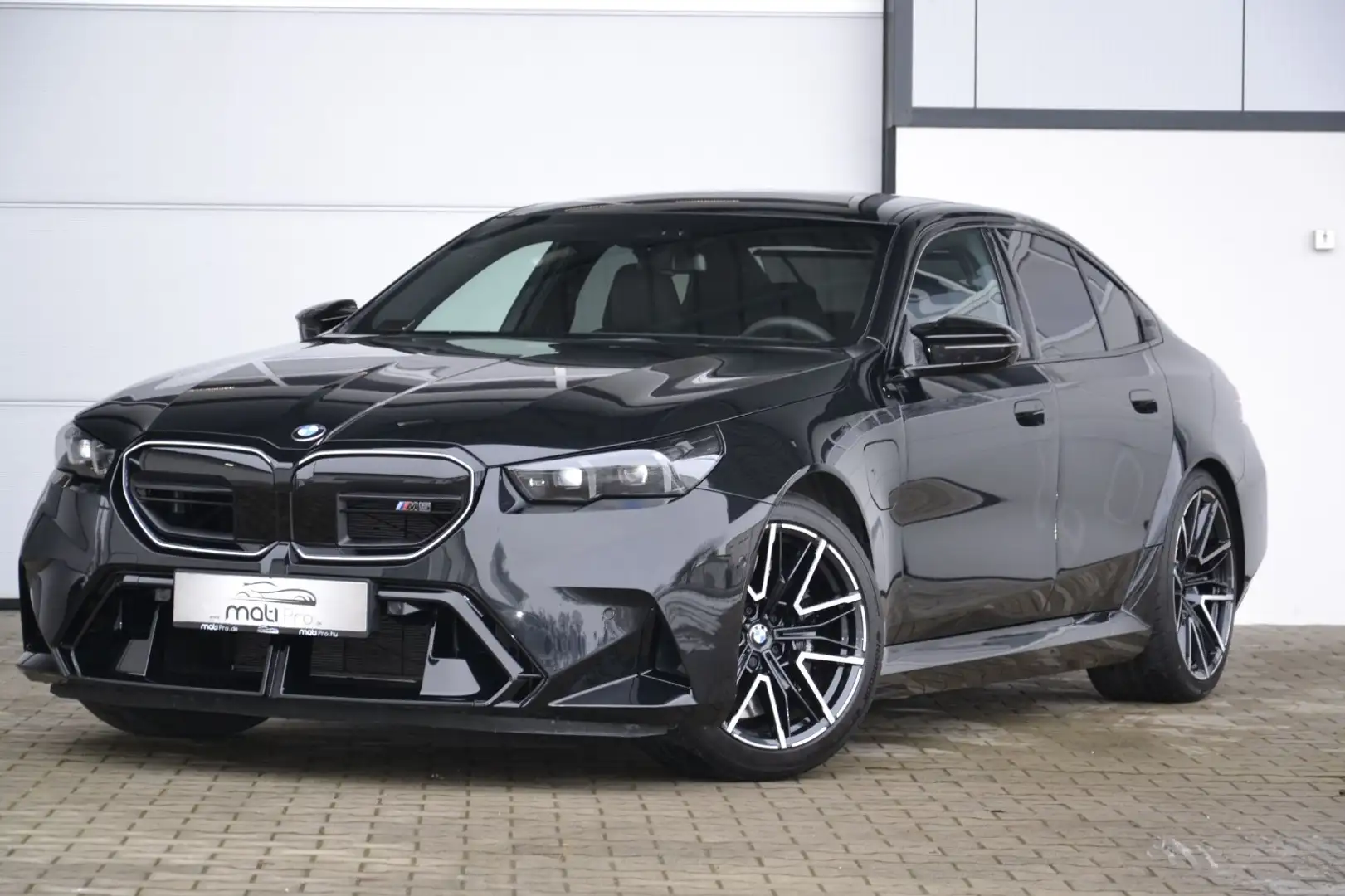 BMW M5 Limousine 360 PANO DR.ASS.PRO B&W AHK Noir - 1