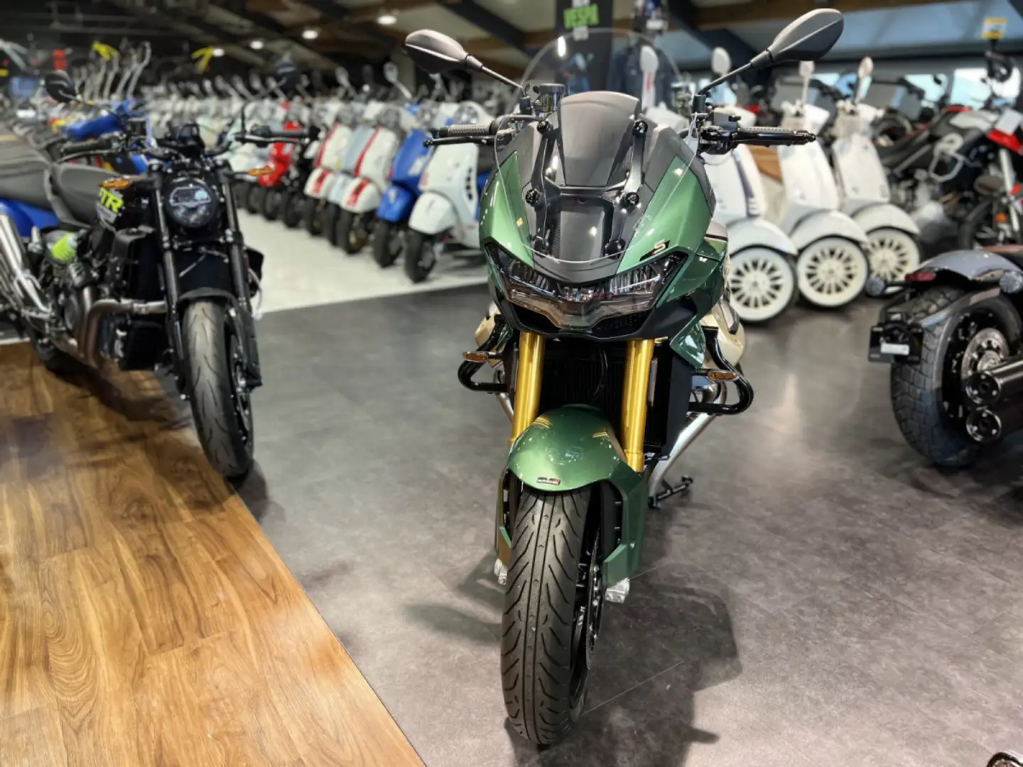 Moto Guzzi V 100 S MANDELLO Groen - 2