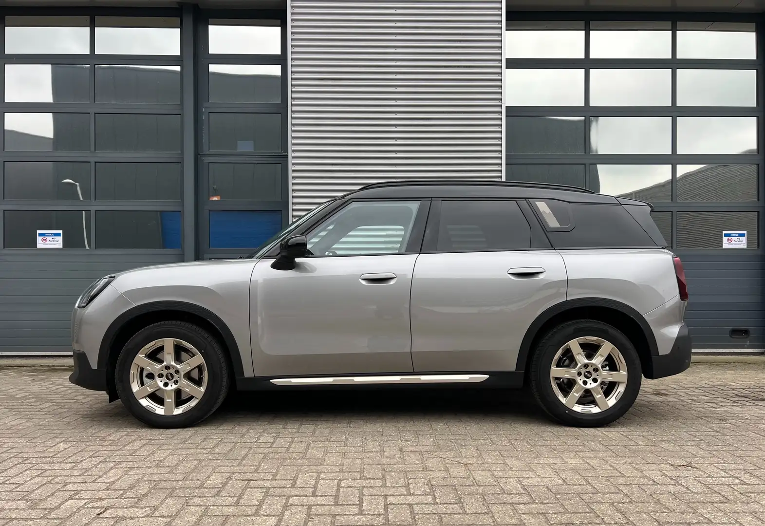 MINI Countryman C 1.5 170pk Favoured M I Pano I HUD I Leer I Cruise Grijs - 2