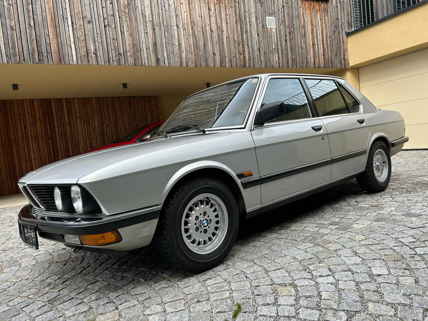 BMW 520 520 i / E28 Silber - 2