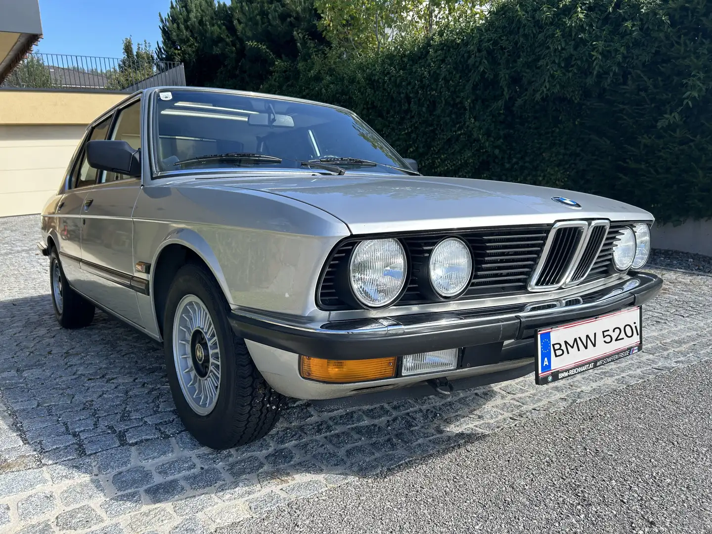 BMW 520 520 i / E28 Silber - 1