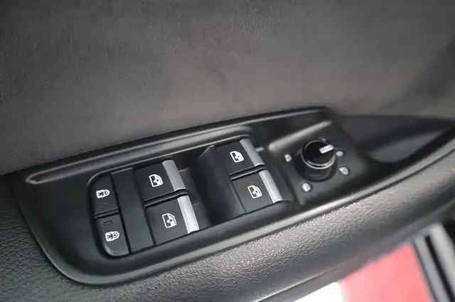 Audi Q8 view 13