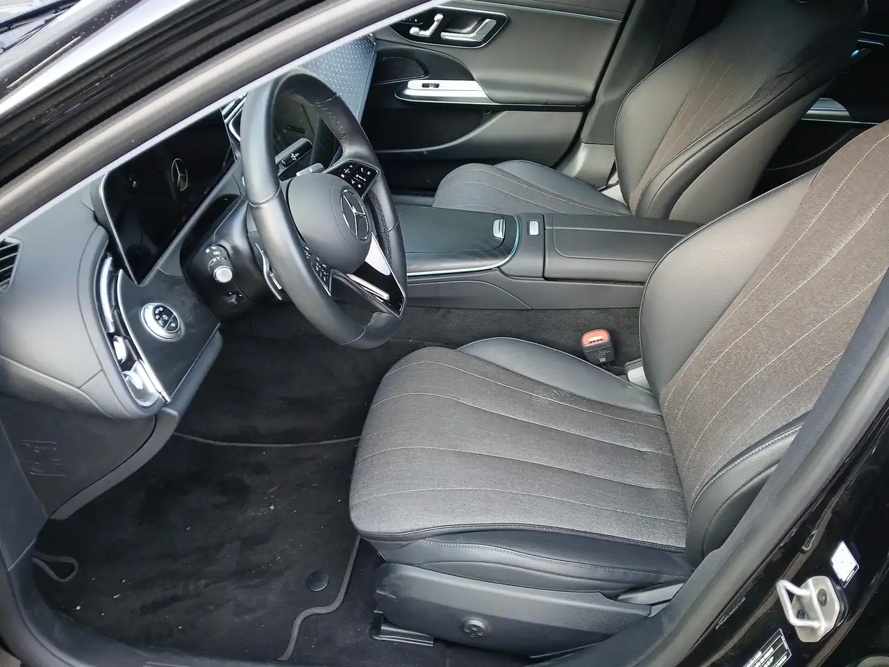 Mercedes-Benz E 300 DE Berline Luxury Line | Distronic | Smartphone In 17