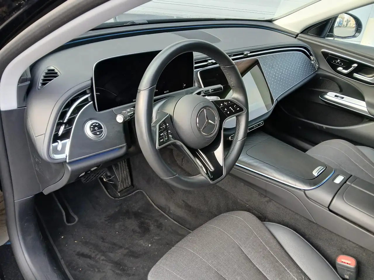 Mercedes-Benz E 300 DE Berline Luxury Line | Distronic | Smartphone In 6