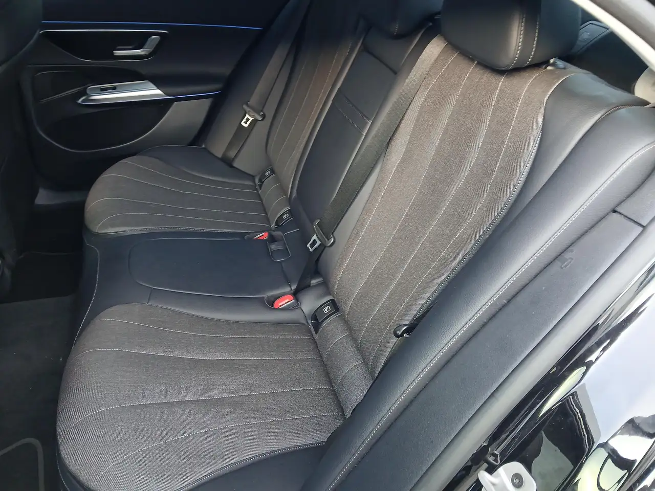 Mercedes-Benz E 300 DE Berline Luxury Line | Distronic | Smartphone In 9