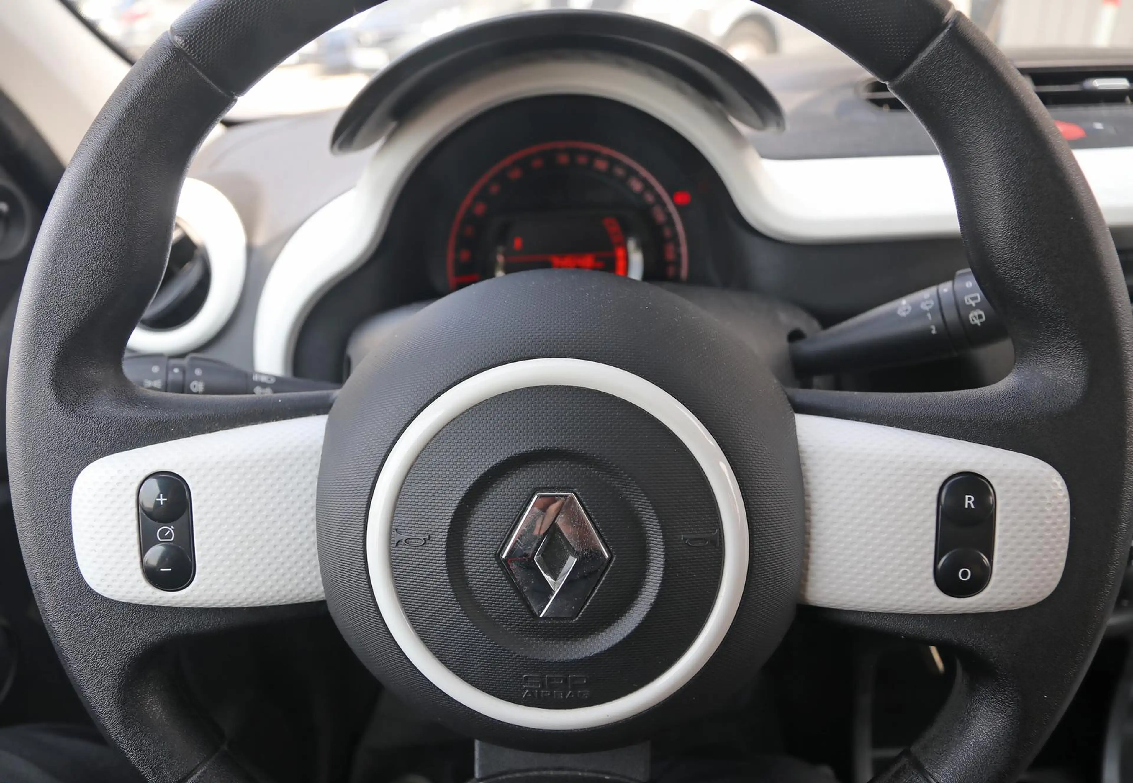 Renault Twingo 1.0 SCe Expression — photo 4