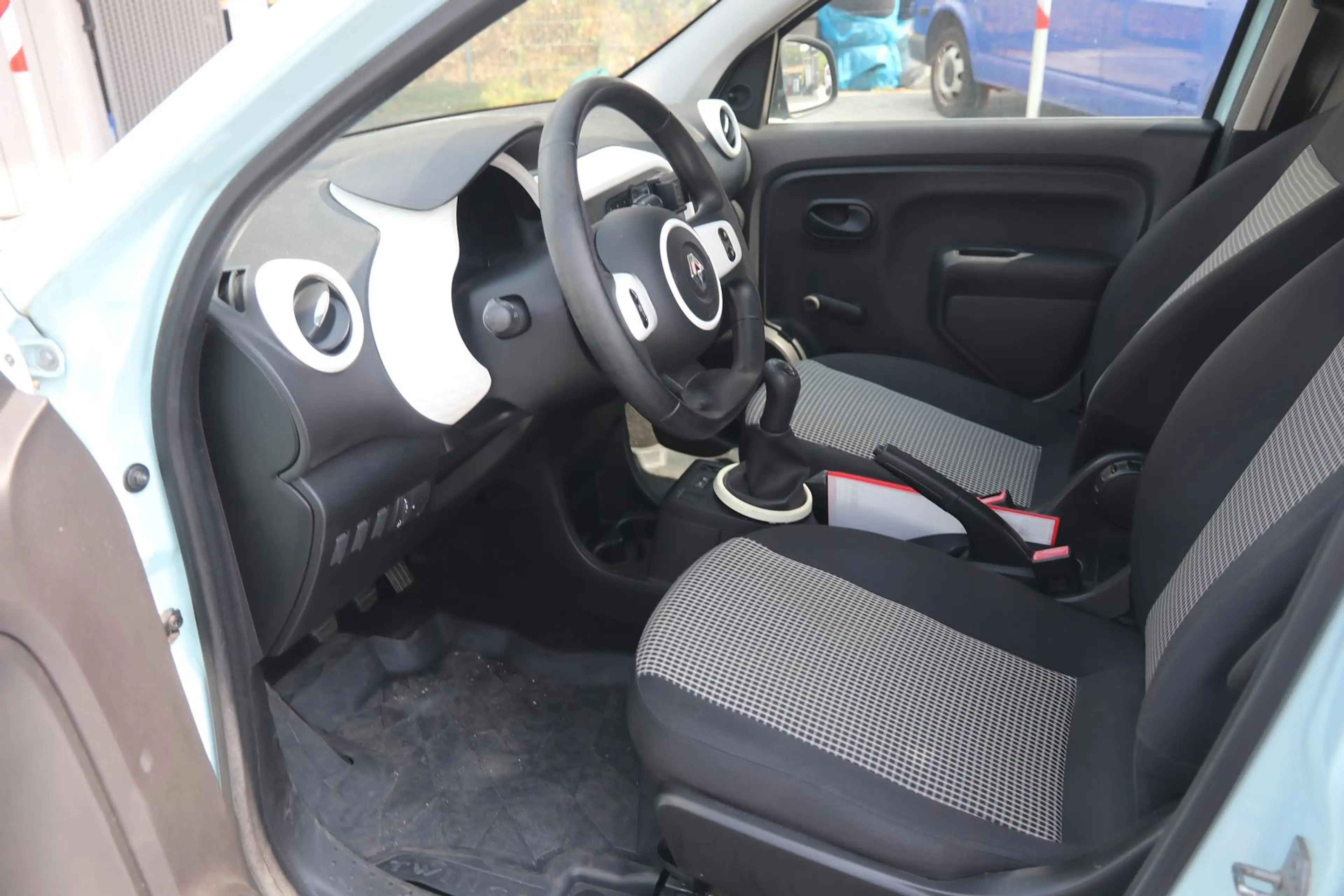 Renault Twingo 1.0 SCe Expression — photo 3