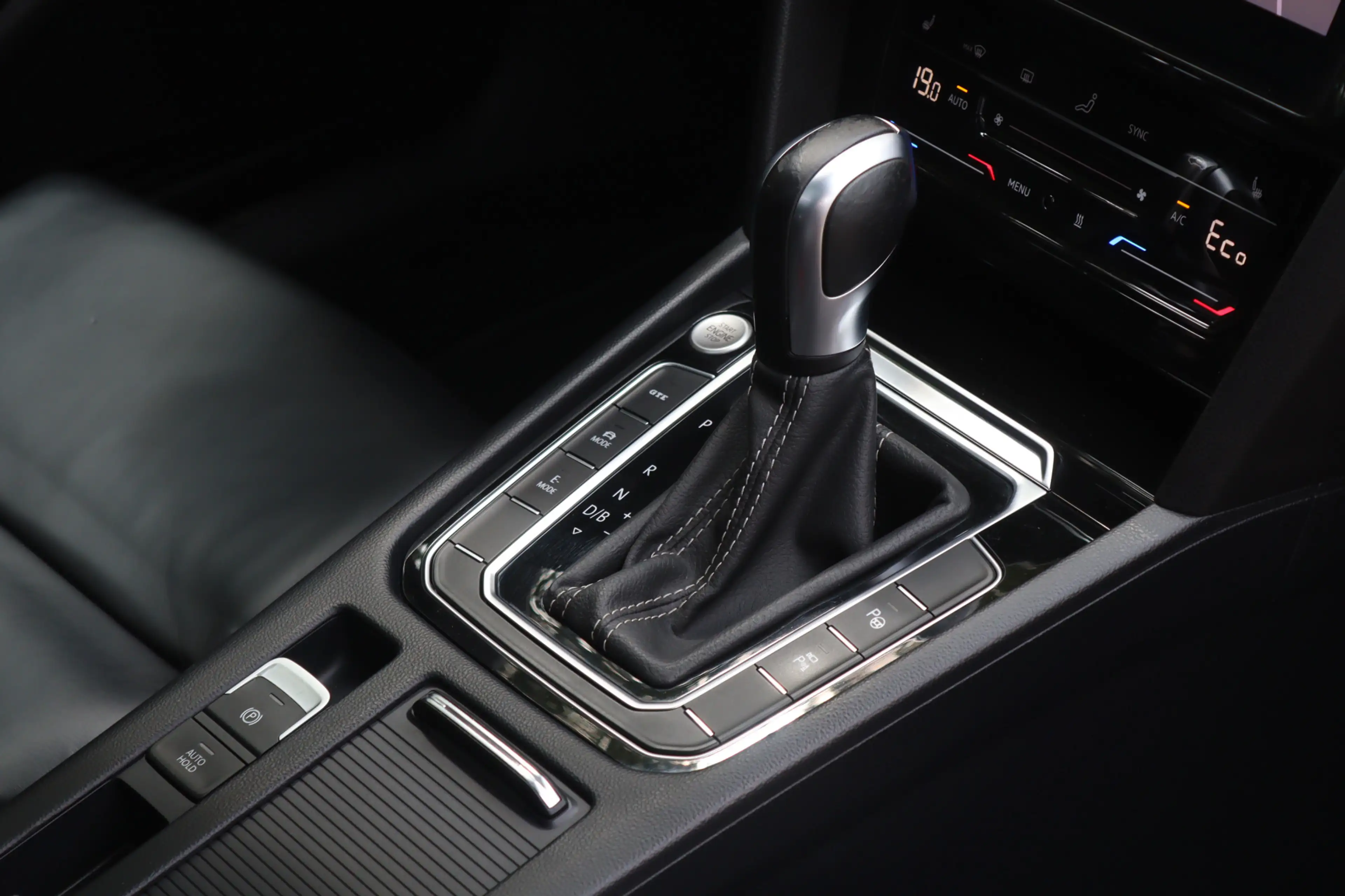 Volkswagen Arteon Shooting Brake 1.4 TSI eHybrid R-Line Pano/IQ.Ligh — photo 26
