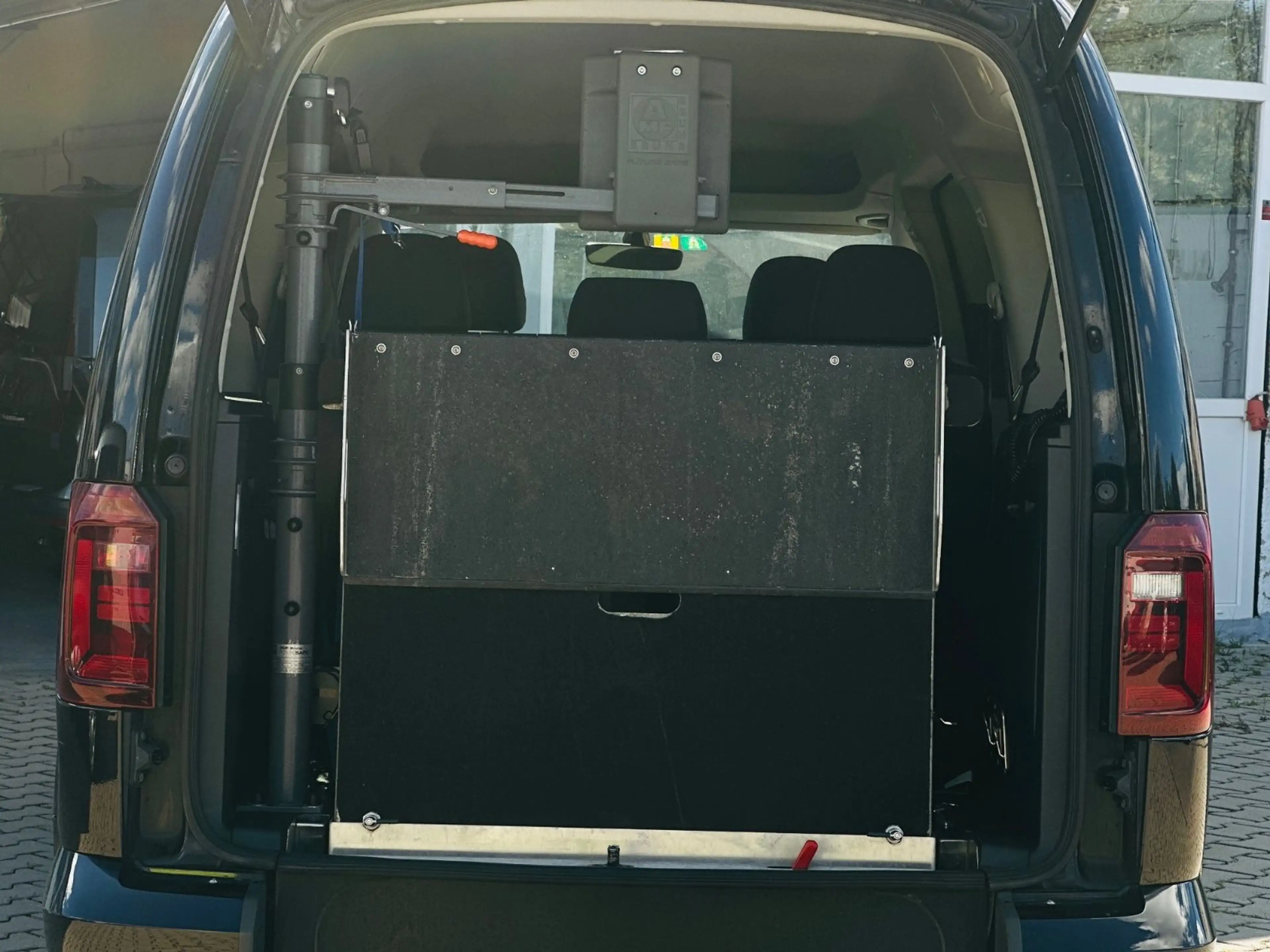 Volkswagen Caddy 2.0-DSG-Maxi- Behindertengerecht-Vollleder — photo 13