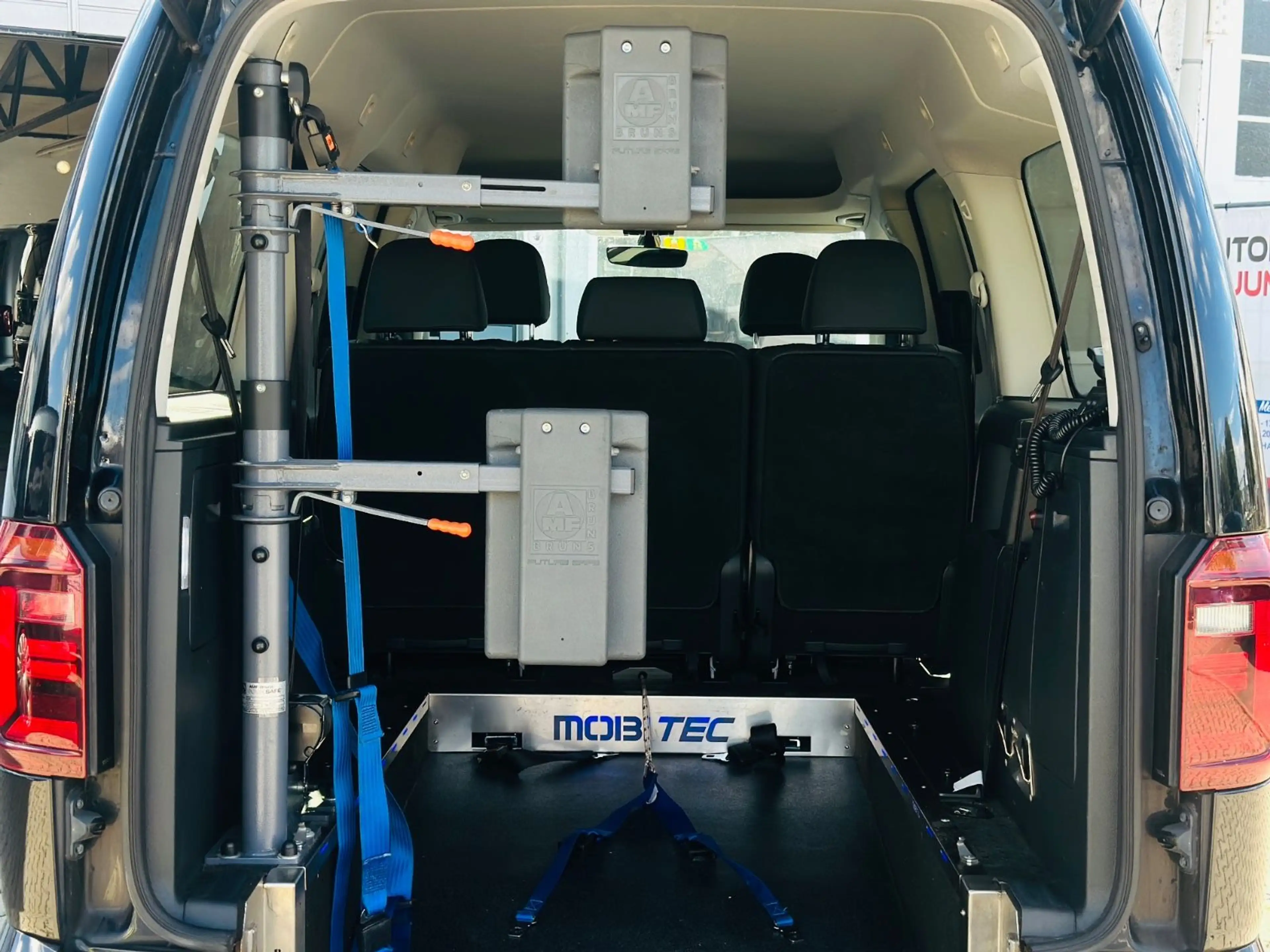 Volkswagen Caddy 2.0-DSG-Maxi- Behindertengerecht-Vollleder — photo 15