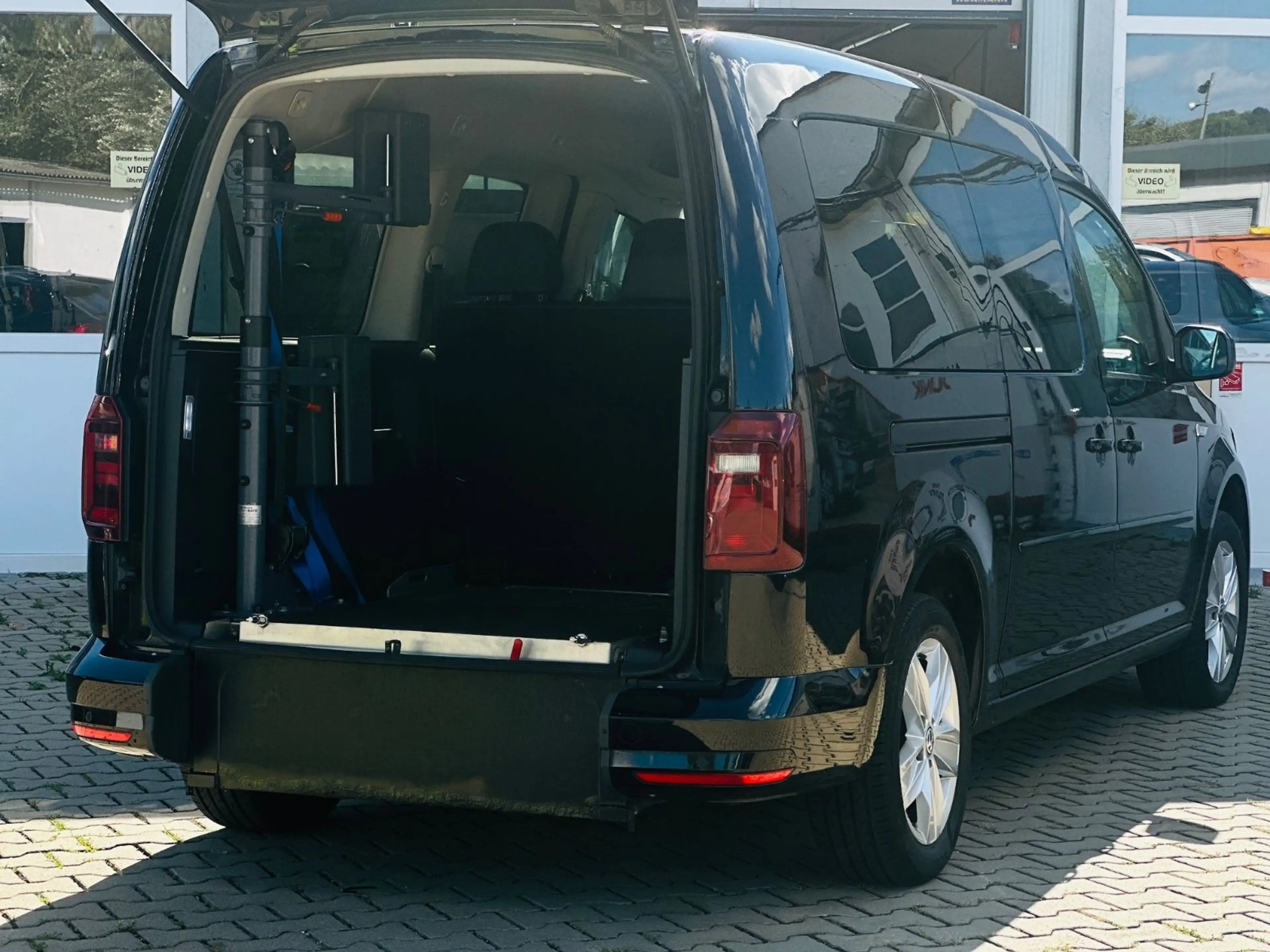 Volkswagen Caddy 2.0-DSG-Maxi- Behindertengerecht-Vollleder — photo 7