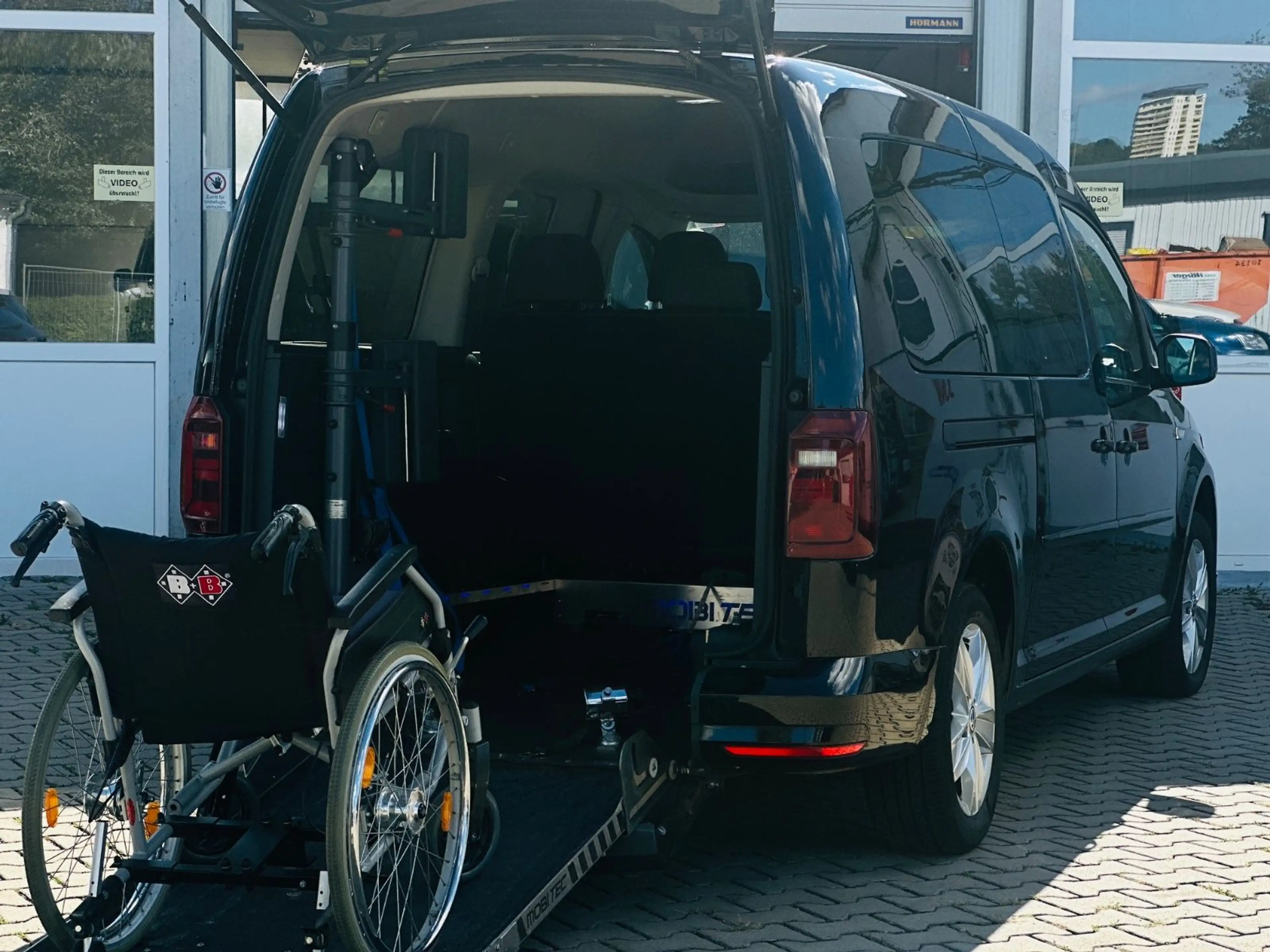 Volkswagen Caddy 2.0-DSG-Maxi- Behindertengerecht-Vollleder — photo 6