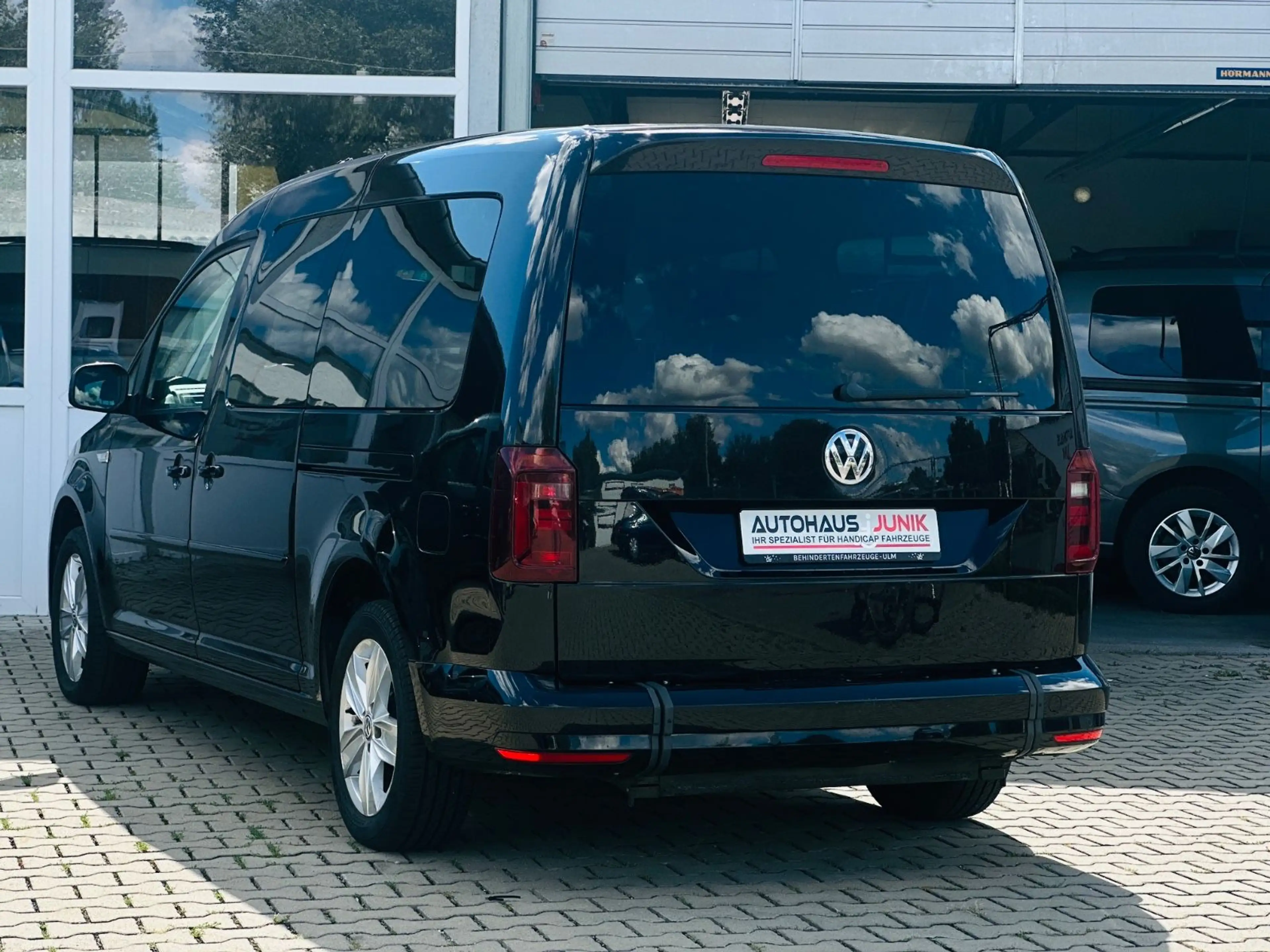 Volkswagen Caddy 2.0-DSG-Maxi- Behindertengerecht-Vollleder — photo 5