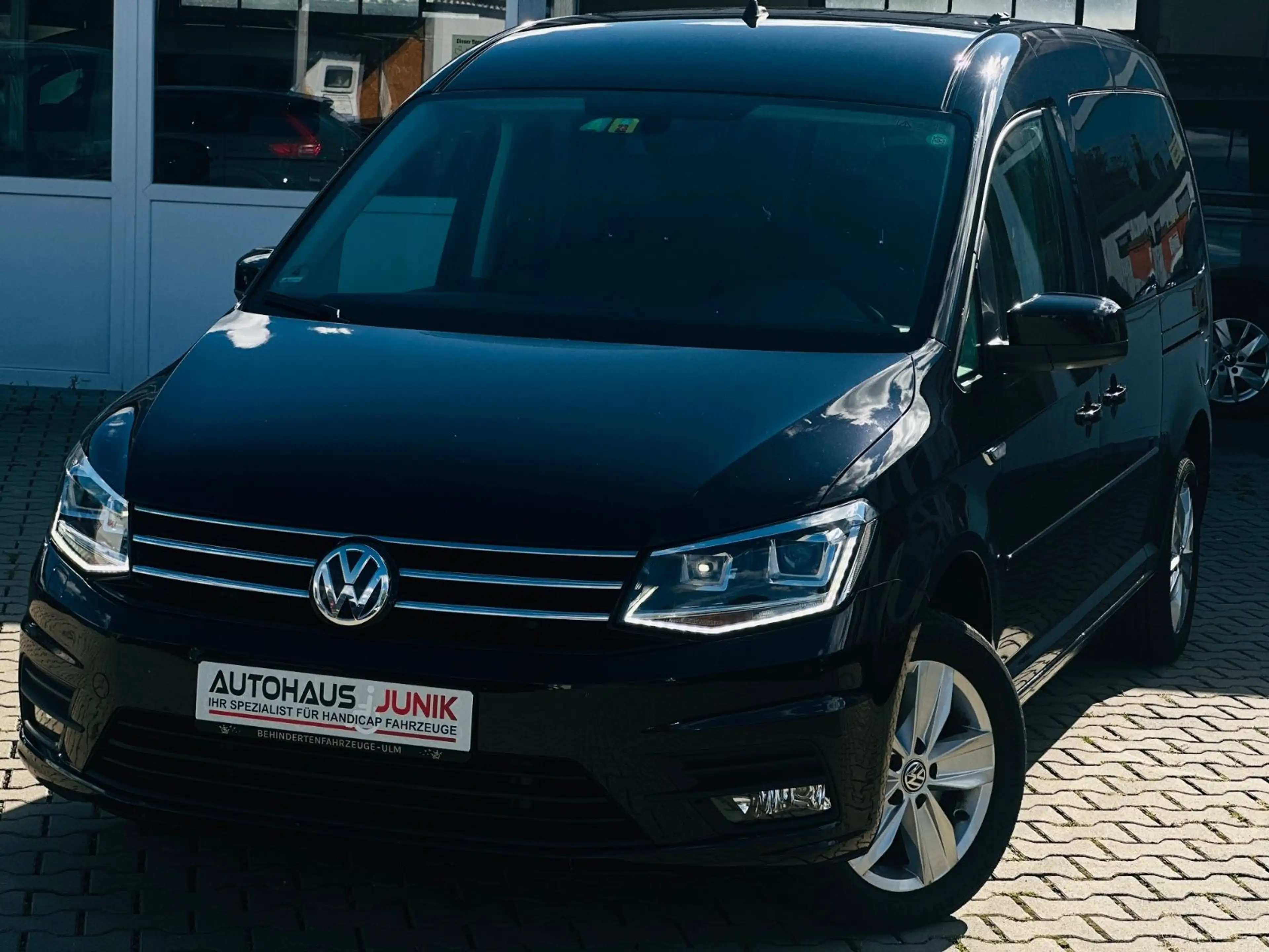 Volkswagen Caddy 2.0-DSG-Maxi- Behindertengerecht-Vollleder — photo 4