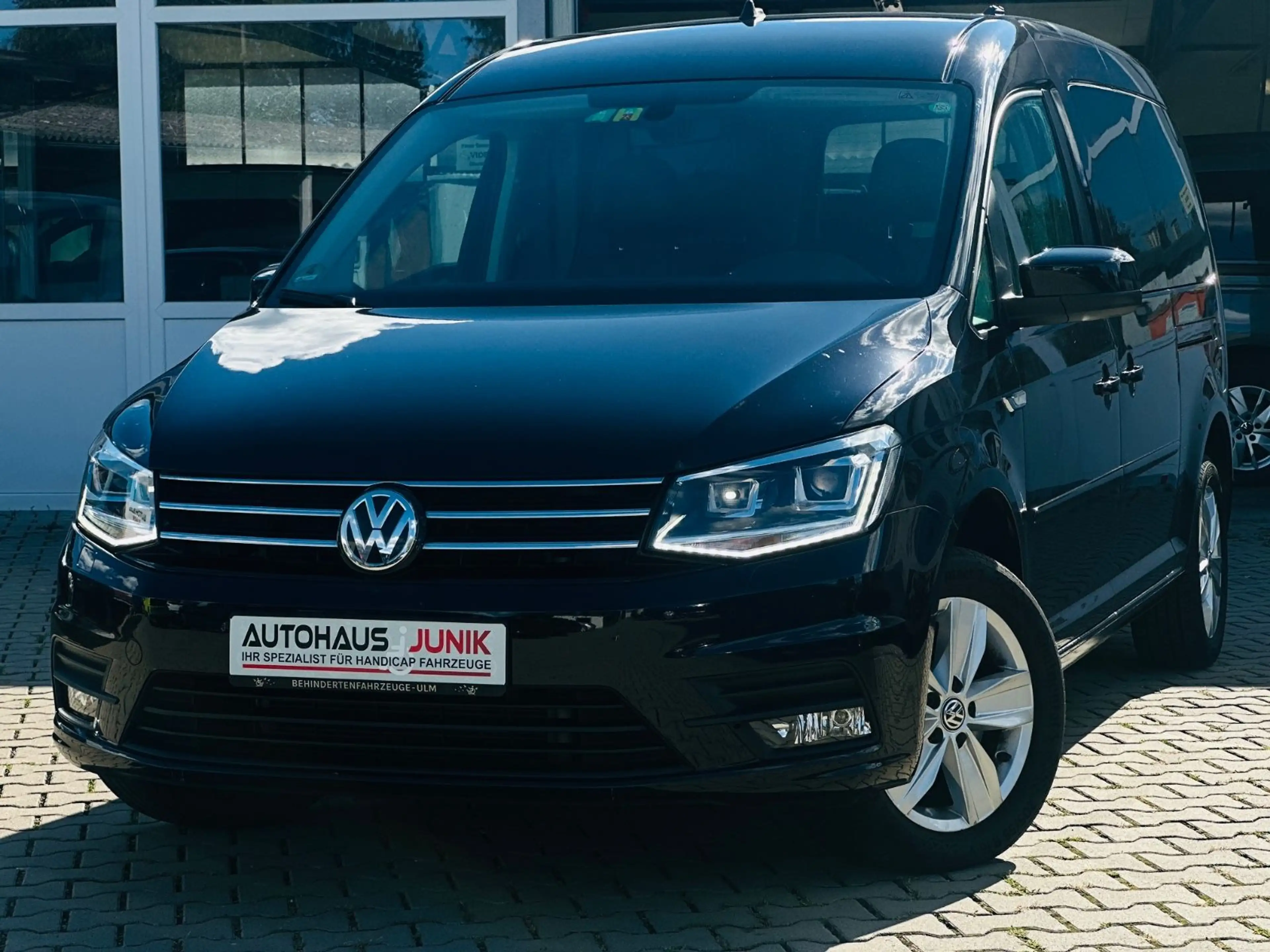 Volkswagen Caddy 2.0-DSG-Maxi- Behindertengerecht-Vollleder