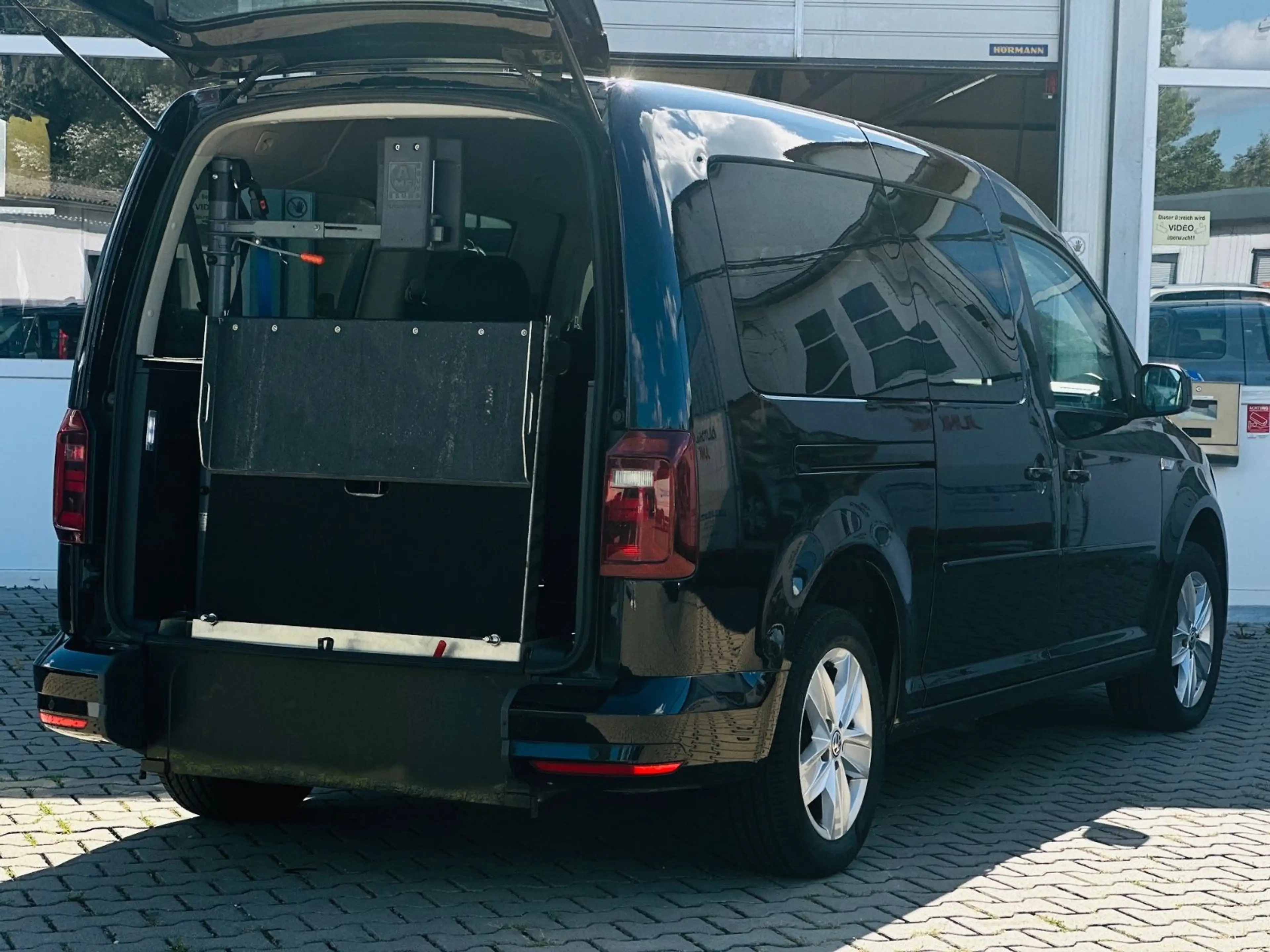 Volkswagen Caddy 2.0-DSG-Maxi- Behindertengerecht-Vollleder — photo 11