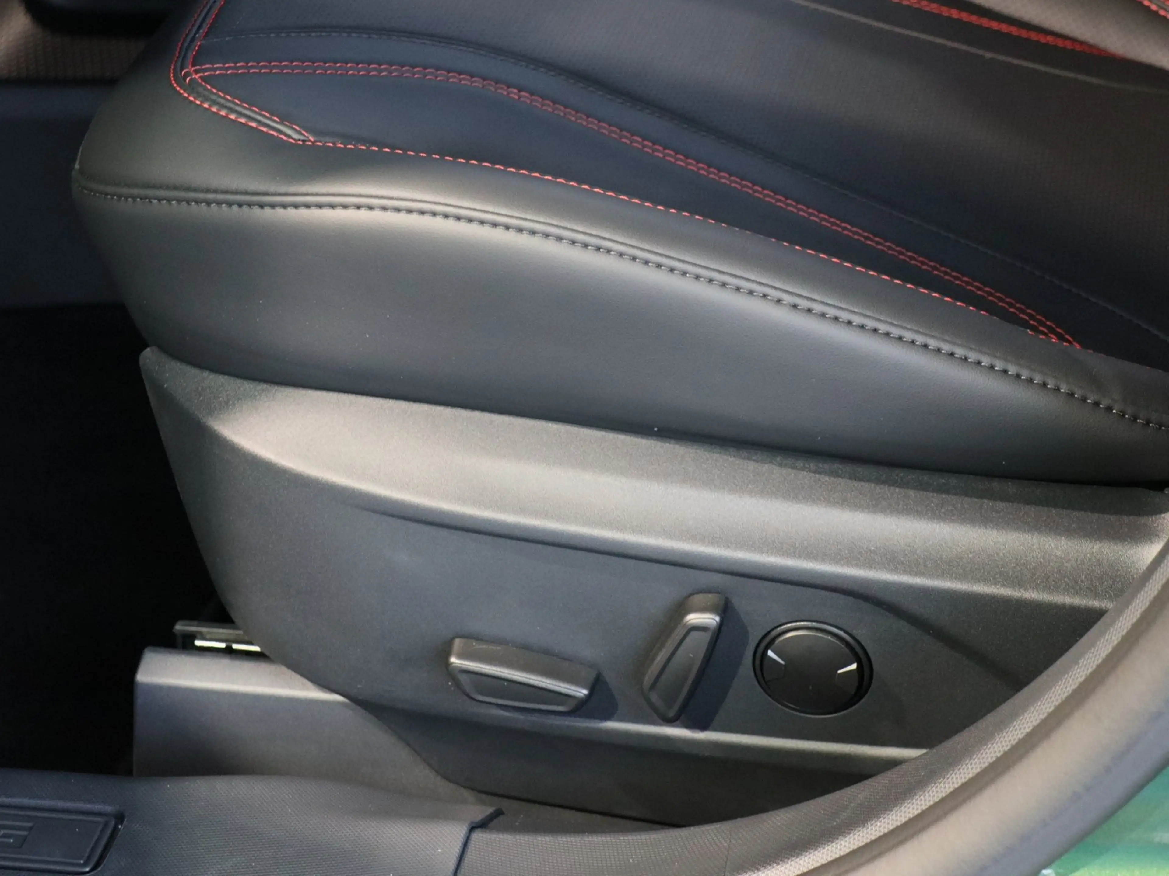 Ford Mustang Mach-E Premium — photo 11