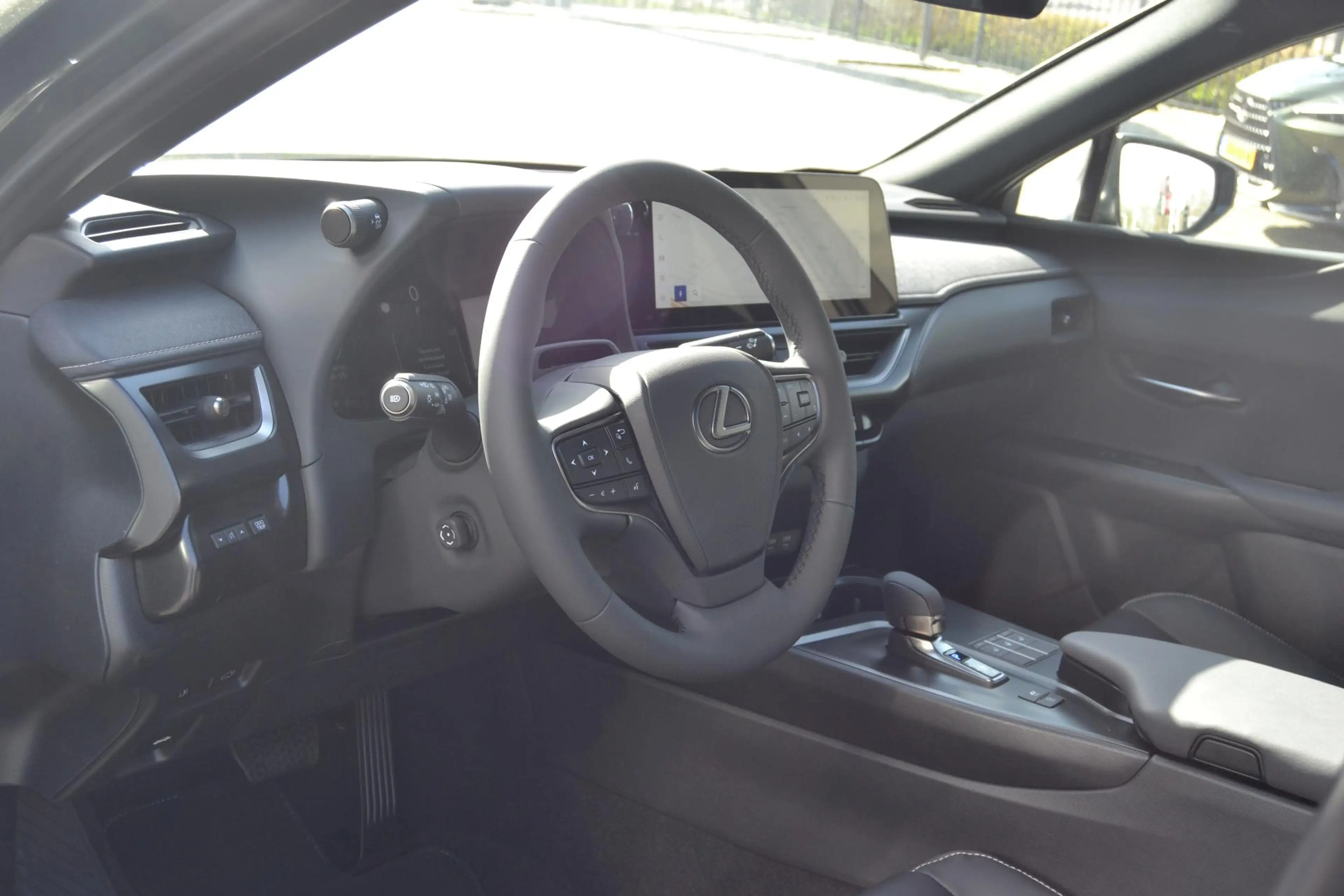 Lexus UX 300h 35th Edition NIEUW DIRECT-LEVERBAAR STUURVERW STOE — photo 12