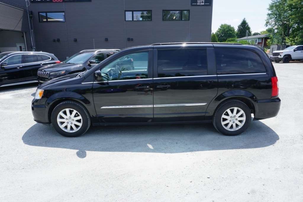 2016 Chrysler Town & Country Touring+ 128 000km