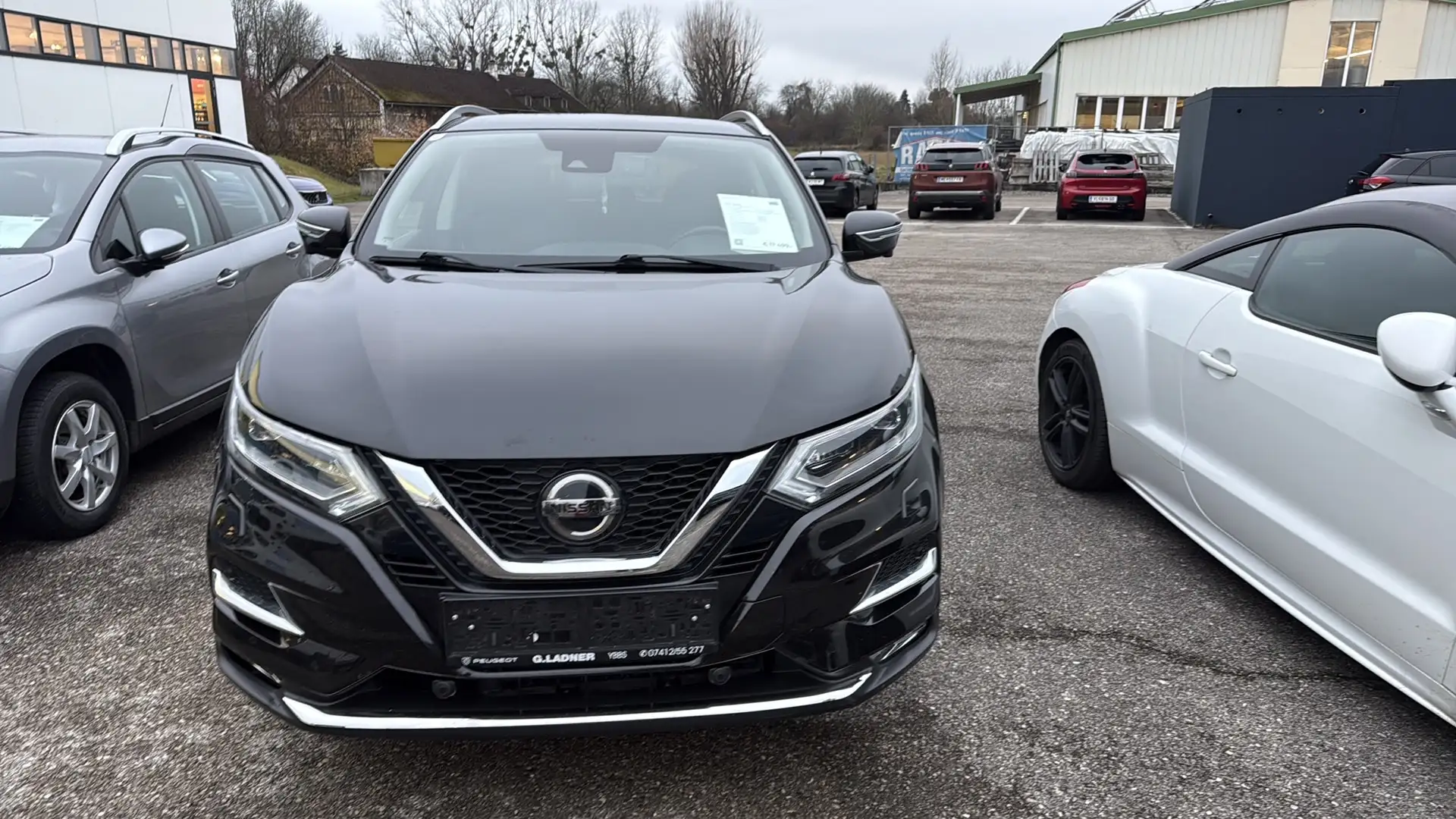 Nissan Qashqai Qashqai 1,3 DIG-T Acenta Aut. Acenta Schwarz - 2