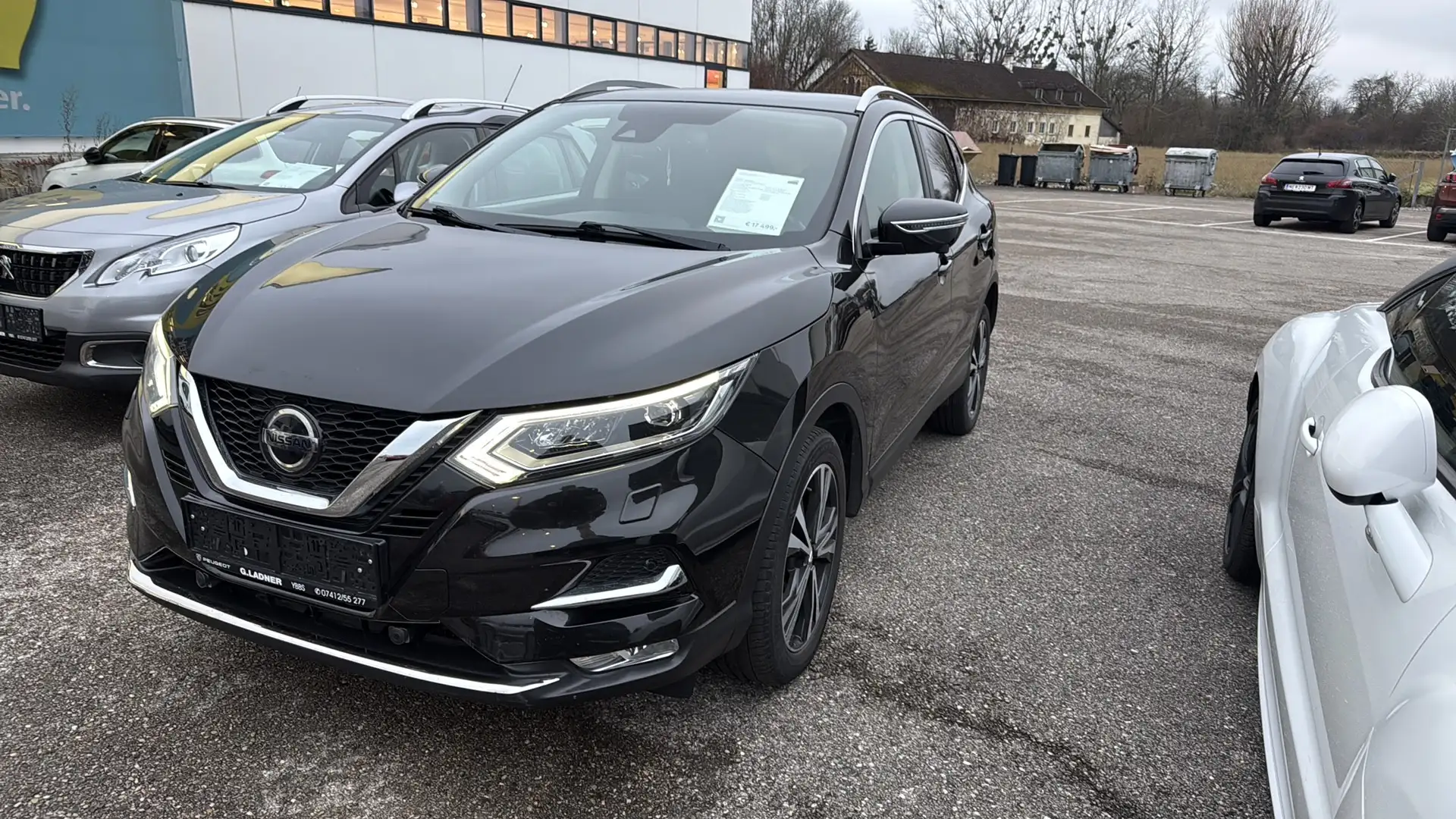 Nissan Qashqai Qashqai 1,3 DIG-T Acenta Aut. Acenta Schwarz - 1