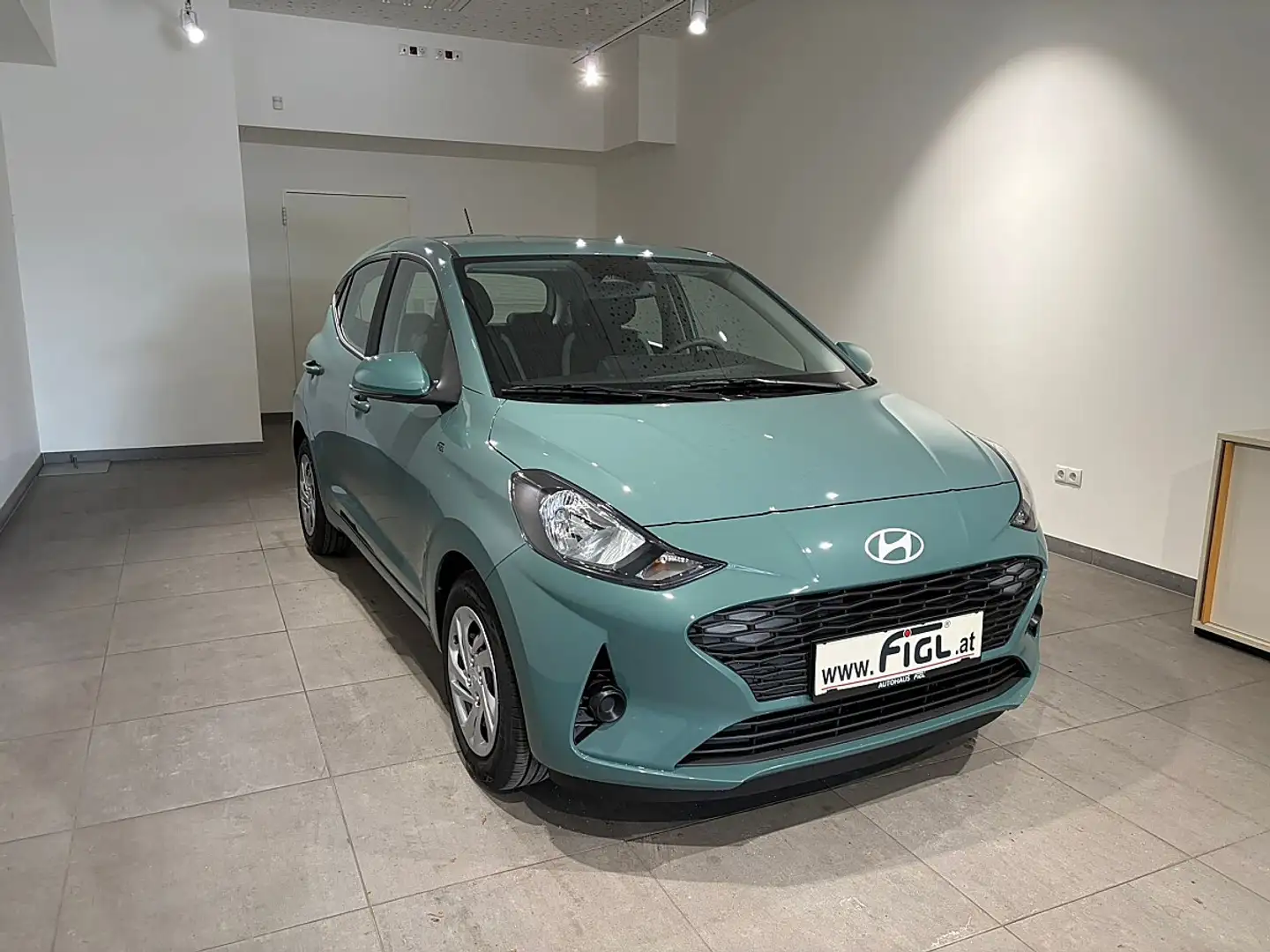 Hyundai i10 1,0 Jubilé Grün - 2