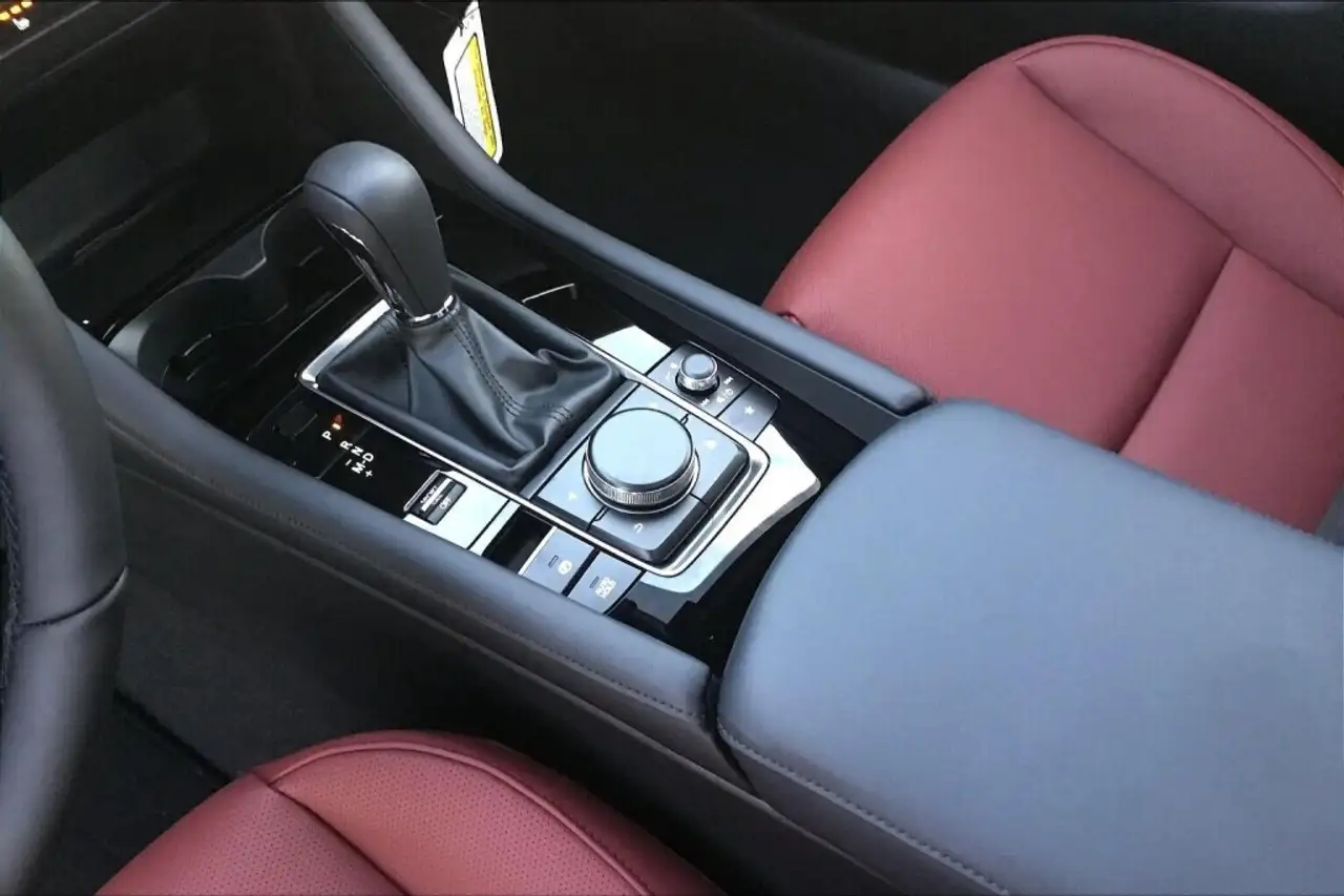 Mazda 3 снимка Mazda 3