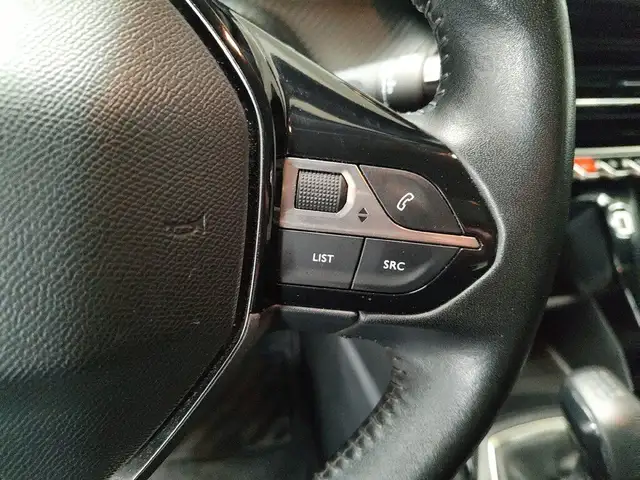 Peugeot 208 view 13