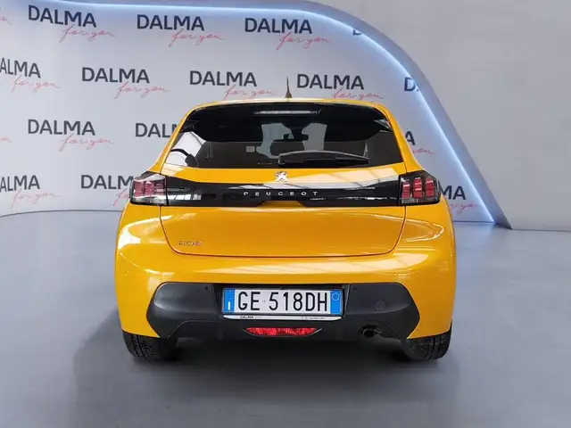 Peugeot 208 view 4