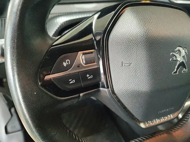 Peugeot 208 view 12