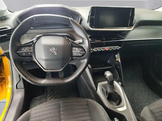 Peugeot 208 view 11