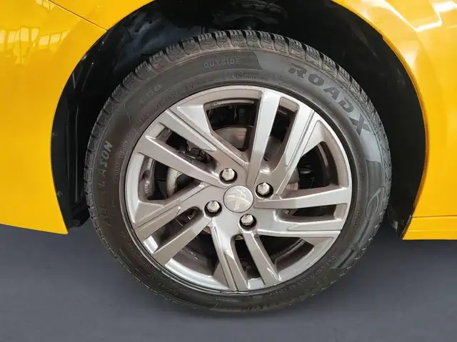 Peugeot 208 view 9